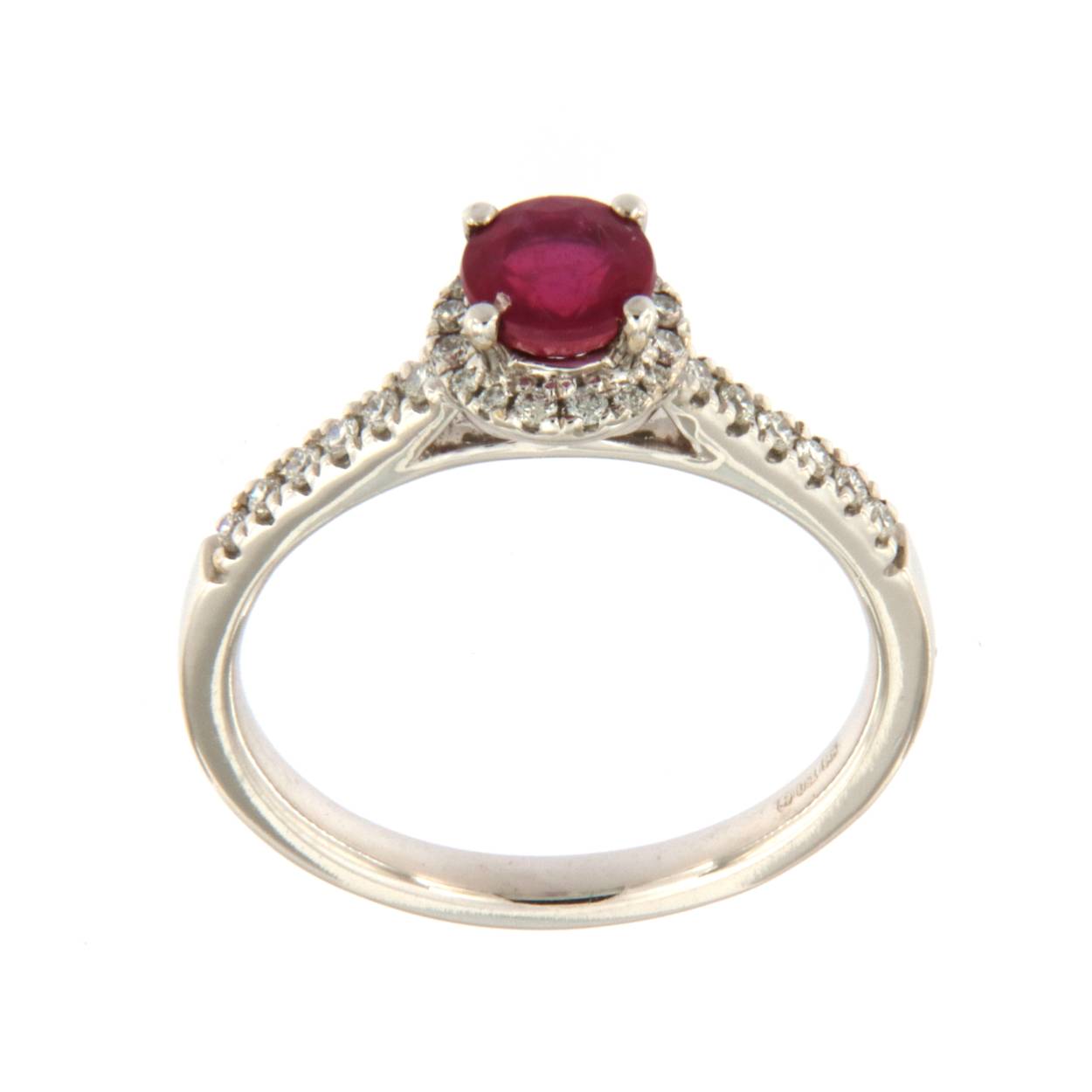 ring in witgoud 18kt met 0.17ct aan briljant geslepen diamant en 0.50ct robijn