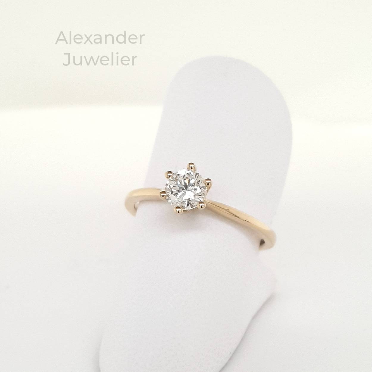 14krt. geelgouden solitaire ring met  0,50crt  diamant H-SI