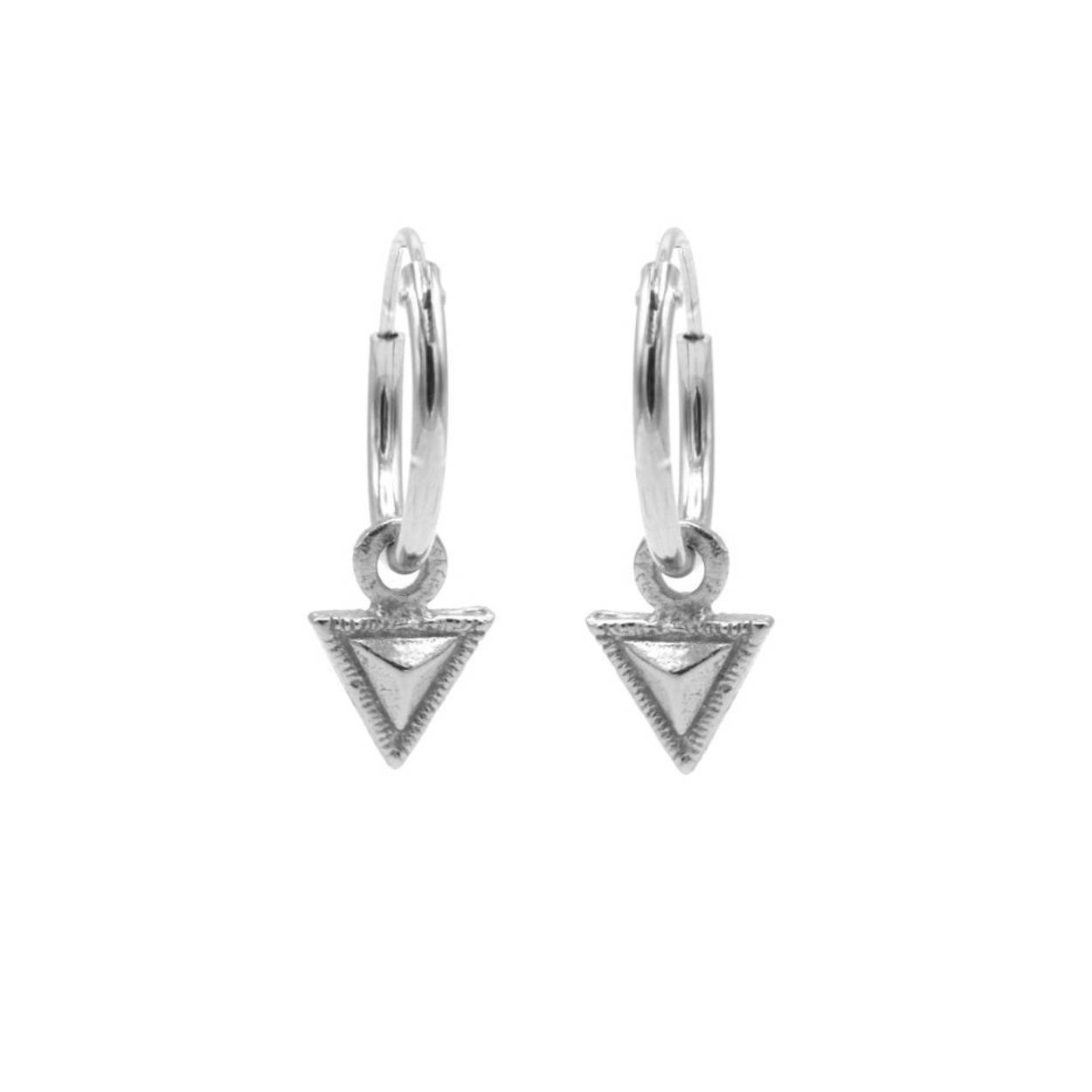 Maak je earparty compleet met deze oorsieraden van Karma. Leuk om single te dragen of in een rijtje gecombineerd met andere oorsieraden. De oorsieraden van Karma zijn van zilver of met een mooie vergulding