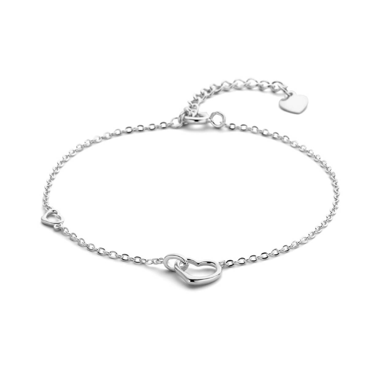 Gerhodineerd 925 zilveren armband uitgevoerd met drie hartjes. De armband heeft een draaglengte van 16cm met een extensie van 3cm en een schakelbreedte van 1.3mm.