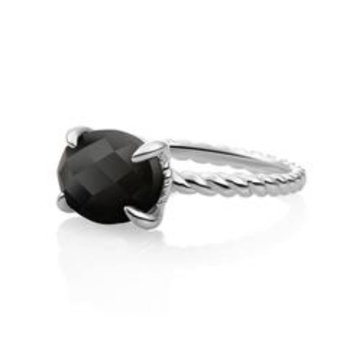 Kenmerkend voor de Twist ringen zijn het bekende Twist patroon in de ring en de ronde vorm van de edelsteen. Onze zilveren ring is gemaakt van 925 Sterling zilver met een rhodium plating. De Onyx Twist ring is een zilveren ring met ovale steen van Onyx.