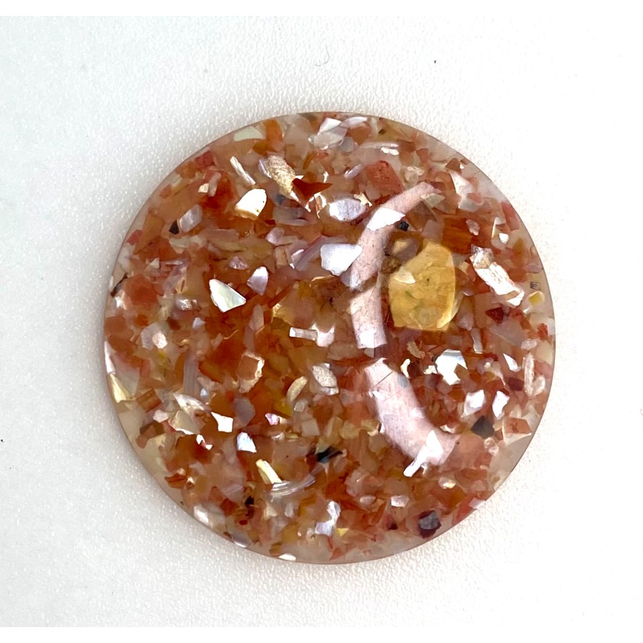 Zilver schelpstukjes in gekleurd hars