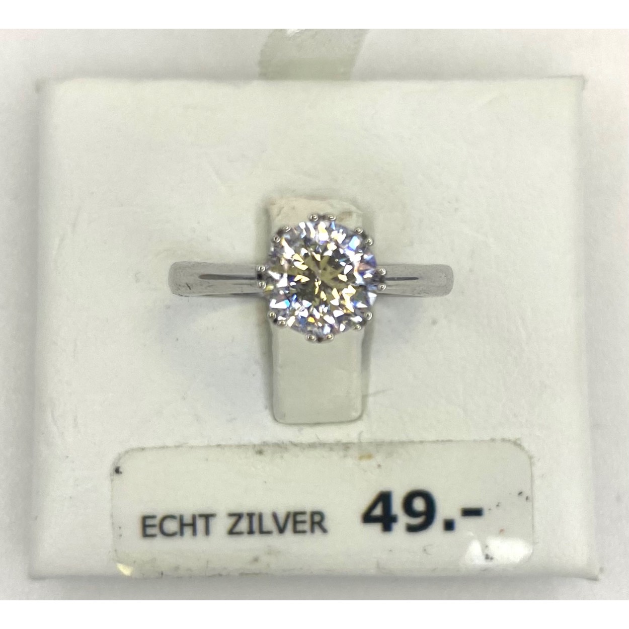 Zilveren ring met zirkonia met 100 facetten