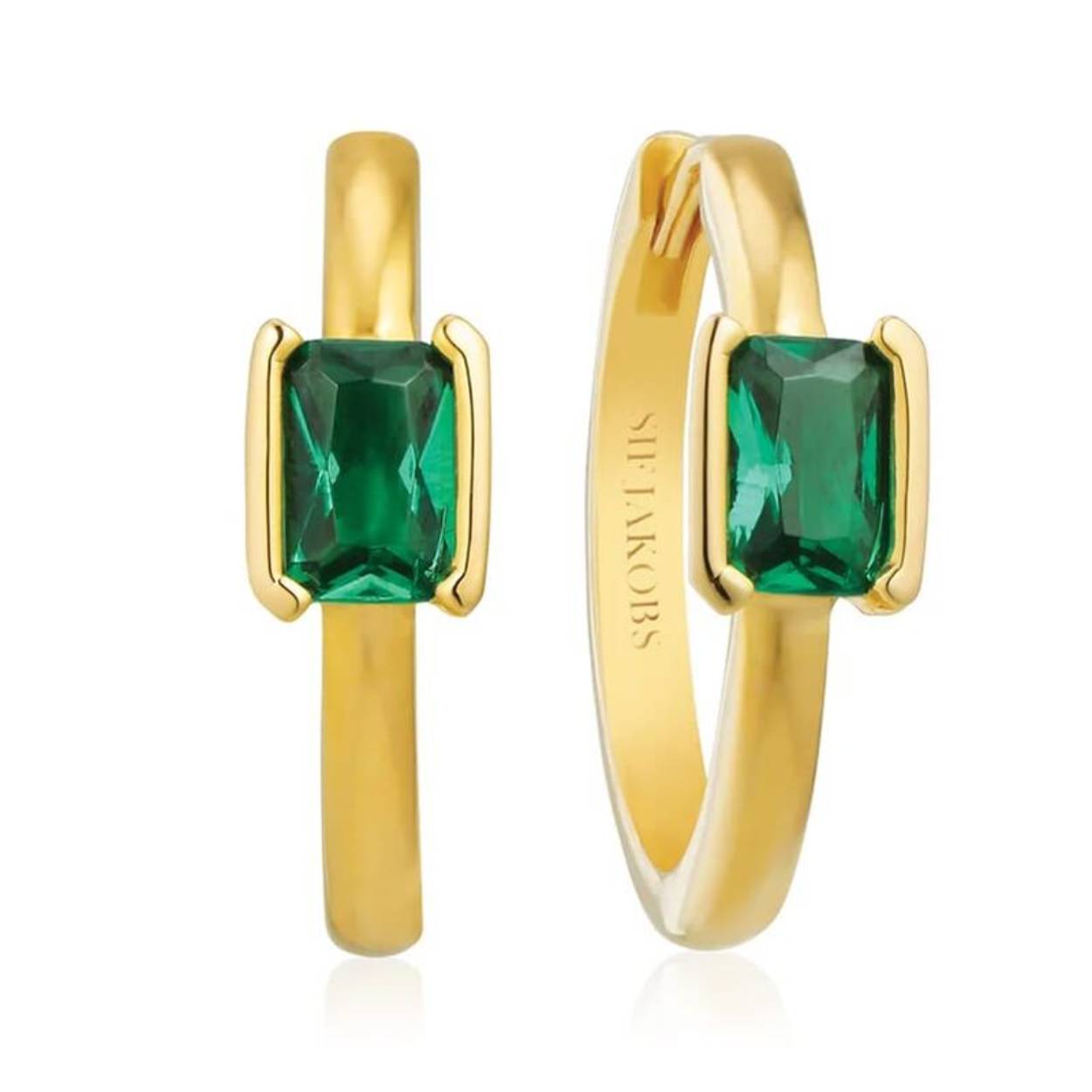 Oorringen Roccanova Uno. verguld 1e gehalte zilver (925) uit Roccanova collectie van Sif Jakobs. De creolen hebben een glanzend oppervlak en met de hand gezette smaragd groene zirkonia in een verguld zilveren montuurtje. Deze oorbellen zijn uitstekend te combineren met de andere sieraden uit deze serie. 

Afmetingen oorbellen: Diameter 20 mm, breedte 2 mm, dikte 2 mm. 
