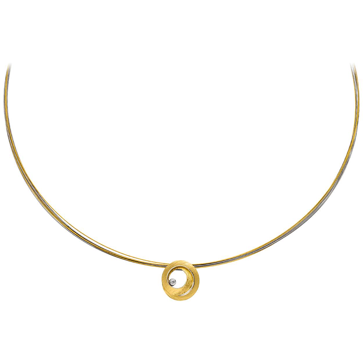 MANU Schmuck is een sieradenmerk van Duitse afkomst en zij ontwerpen hun sieraden in zilver en 22 karaat goud. De warme kleur van het 22 karaat goud geeft de sieraden extra cachet en een exclusieve afwerking mee.

De handgemaakte design sieraden van MANU zijn stuk voor stuk iconen waarmee de drager zijn persoon onderstreept. Een bijzondere edelmetalen en contrastrijke combinaties kenmerken MANU.