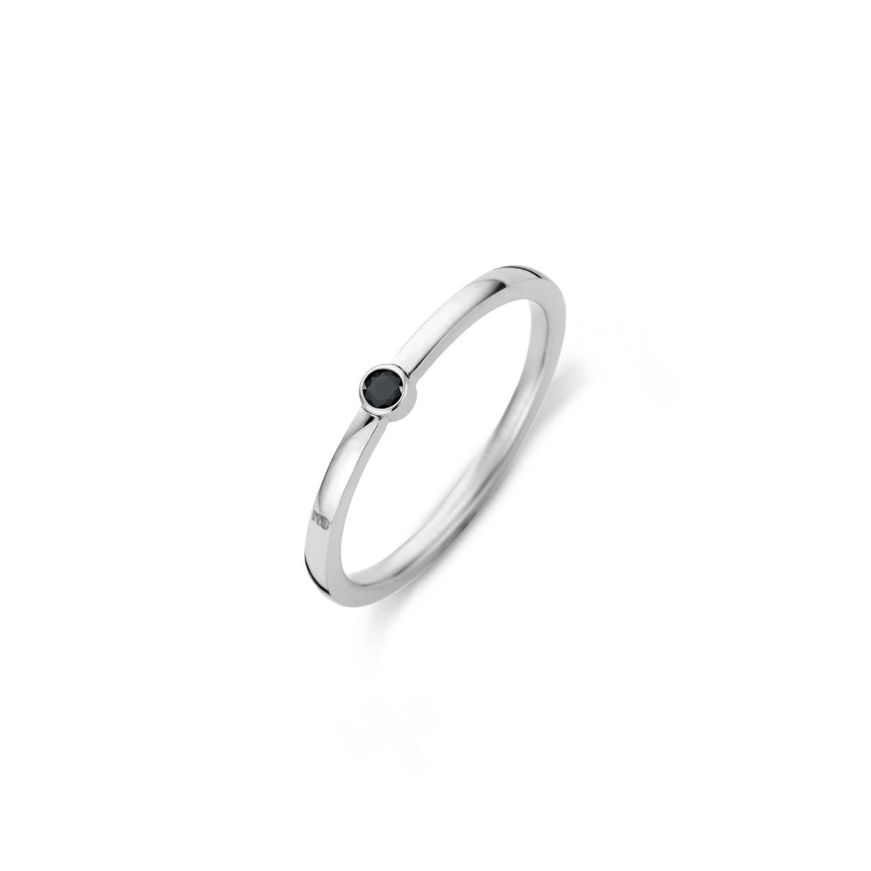 De Melano Friends Mini CZ ring is weer terug in vijf nieuwe najaarskleuren. De nieuwe kleurtjes van deze populaire ring zijn perfect te combineren met de nieuwe stenen uit de Twisted en Vivid collectie van dit seizoen. Draag hem als aanschuifring bij je andere favoriete Melano ringen en voeg net dat beetje extra glam toe. De Mini CZ ring is 3 mm breed en is verkrijgbaar in een zilver-, rose goud- of goudkleurige plating.

