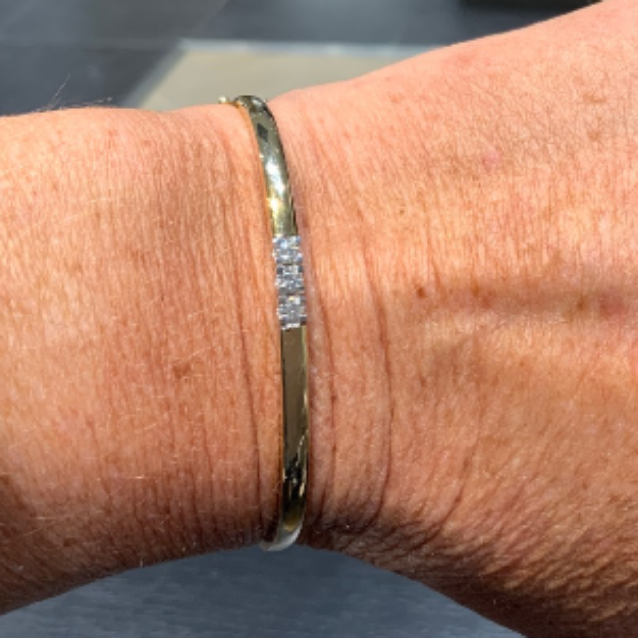 14kt. Bicolor bangle 3x= 0.30 Crt G/SI