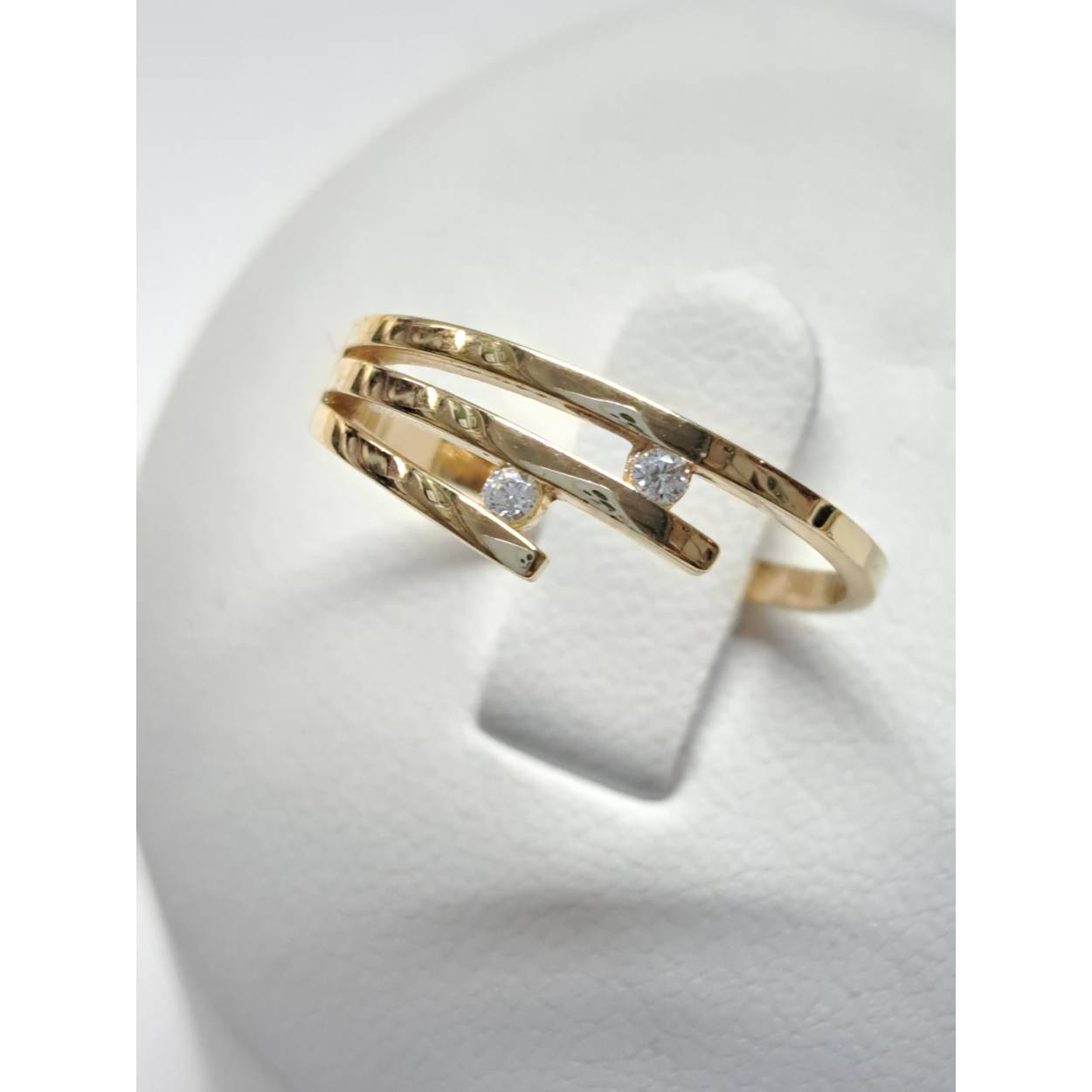 14 Karaat geel gouden ring bezet met briljant geslepen zirkonia. 