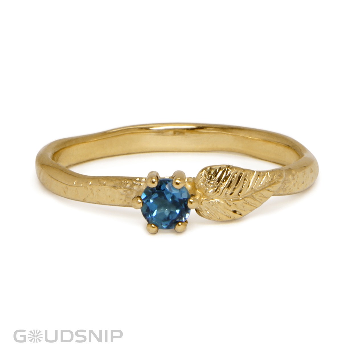 Handmade gouden ring met topaas. Nature inspired. Handgemaakt in ons atelier. Deze ring kunt u ook laten maken met een andere edelsteen. 