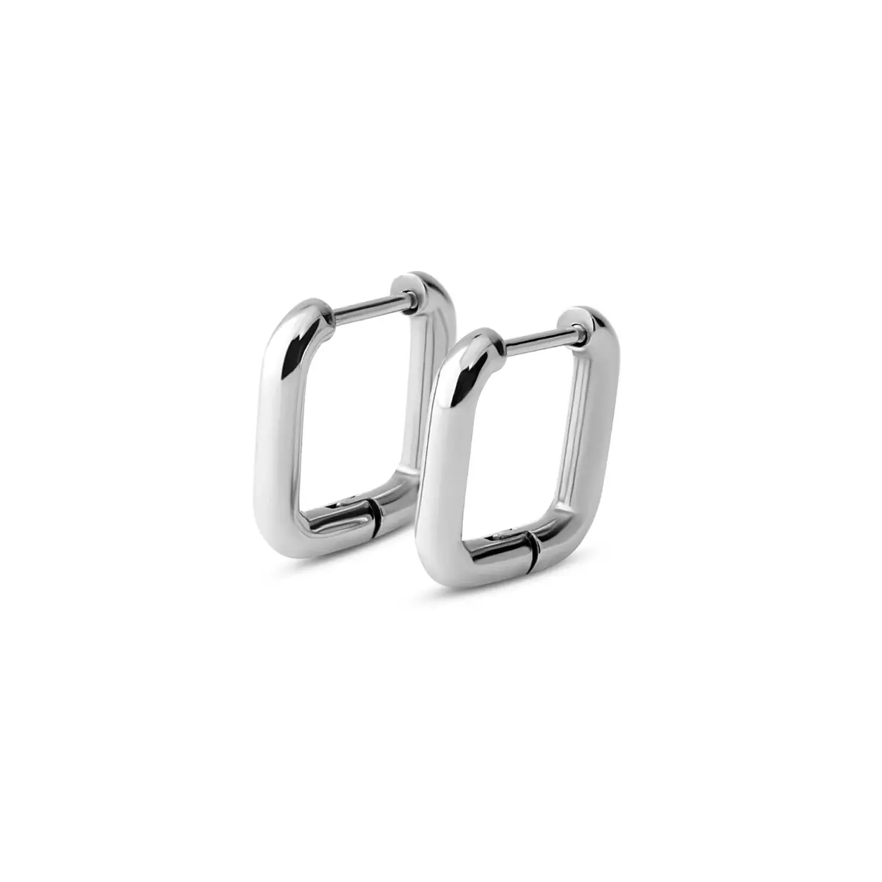 De Melano Friends Ella oorbellen mogen niet ontbreken in jouw oorbellen collectie! Deze vierkante beauties hebben afgeronde hoekjes voor de vrouwelijke touch. Ga voor een minimalistische look of ga all-out en combineer Ella met de Kosmic Kamila of Squared Gem oorbel hangers voor een pop of colour. De Ella oorbellen zijn 15 mm breed en 15 mm lang en zijn verkrijgbaar in een zilver-, rose goud- of goudkleurige plating.