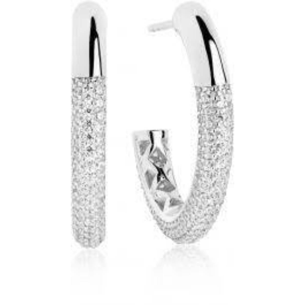 Een oorringen van het merk Sif Jakobs. De kleur van het sieraad is zilver. Dit sieraad bevat de edelsteen: zirconia. De kleur van deze edelsteen is: wit.