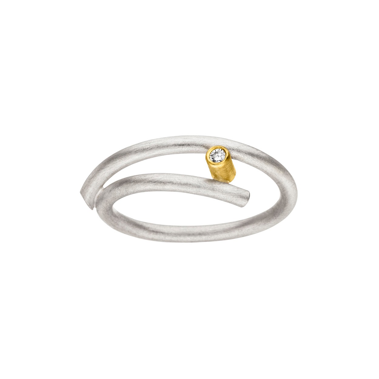 De handgemaakte design sieraden van MANU zijn stuk voor stuk iconen waarmee de drager zijn persoon onderstreept. Een bijzondere edelmetalen en contrastrijke combinaties kenmerken MANU.