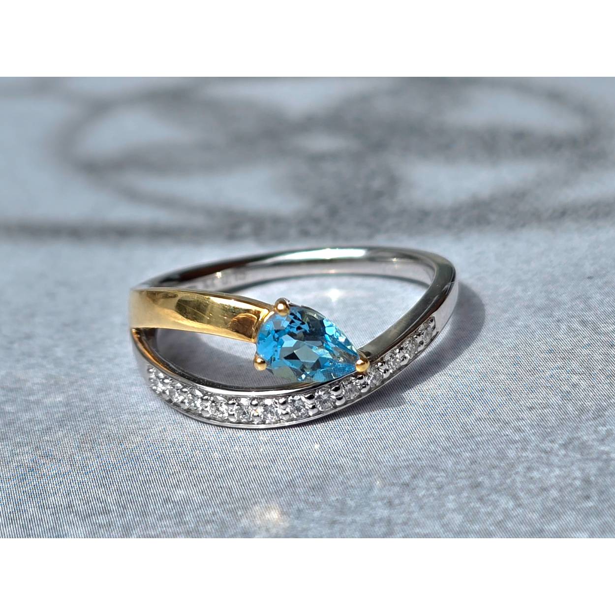 Ring goud 18kt met diamanten en blauwe topaas