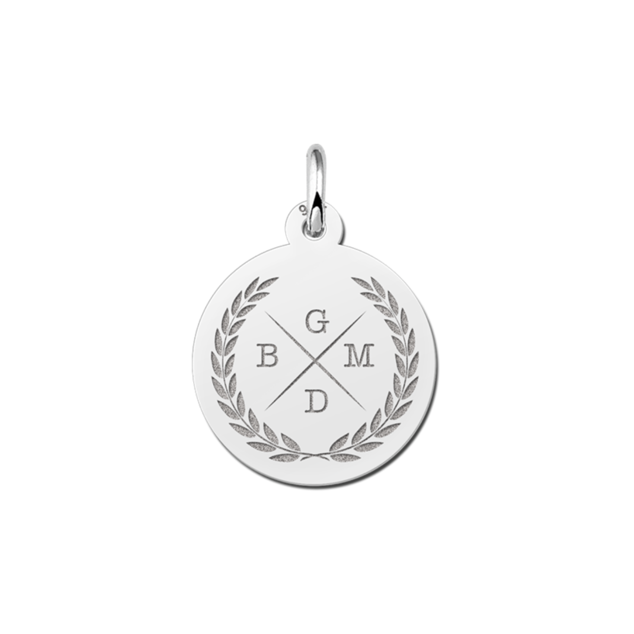 Zilver letter hanger met vredestak.

Deze hanger kan u bestellen met Initialen naar keuze.
U kan bij het afrekenen, bij het kopje opmerkingen vermelden welke initialen er op gegraveerd mag worden.  (bijvoorbeeld: letter A,B,C,D) 

Bij eventuele andere vragen kunt u ons telefonisch bereiken.

Levertijd ongeveer: 14 dagen. 
U word op de hoogte gehouden over het leveringsproces.

Is deze mooie hanger met letter van zilver een cadeautje voor jezelf of voor iemand anders? 
Bekijk ons assortiment voor bijpassende sieraden.