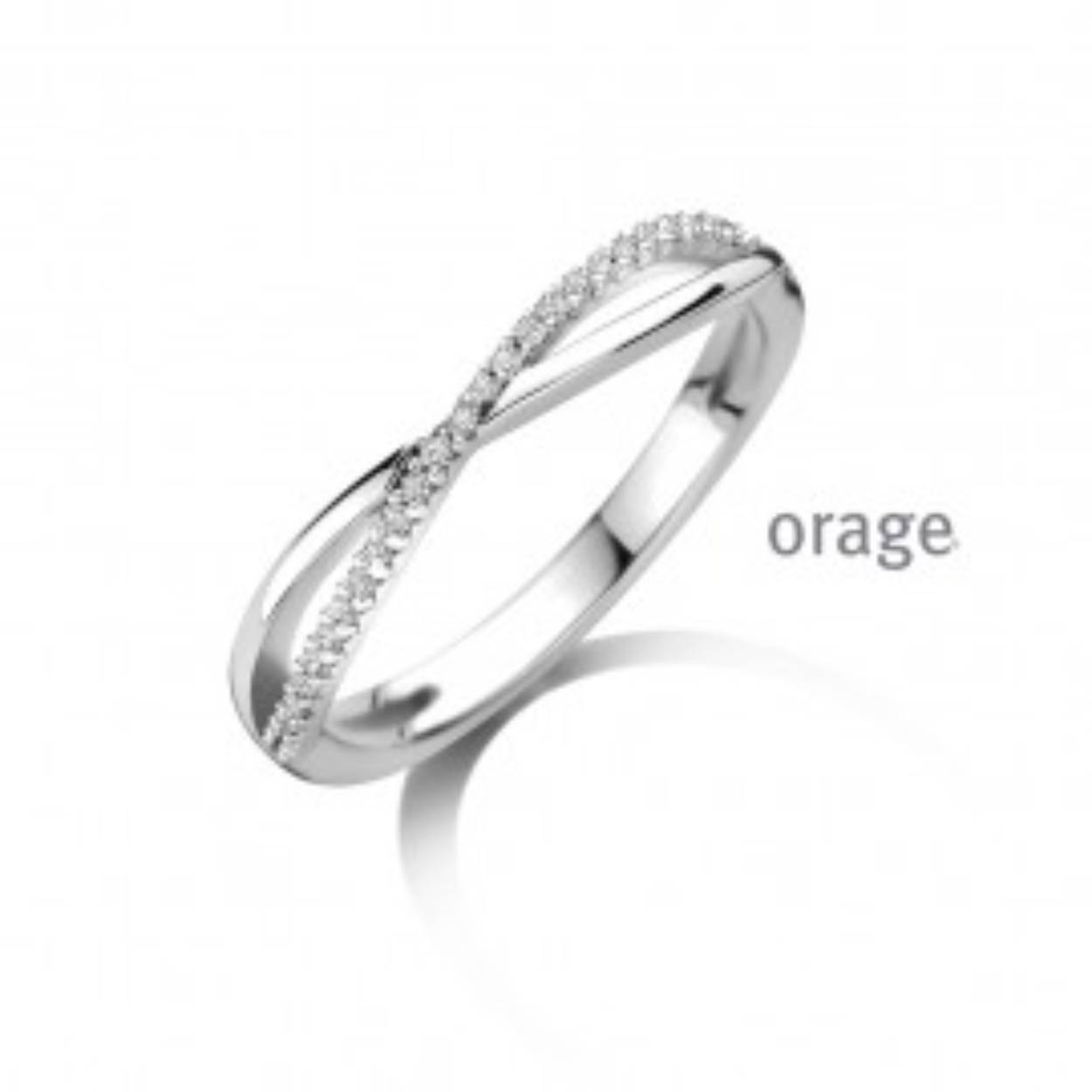 De ring is in zilver met zirkonium. (R6550)
