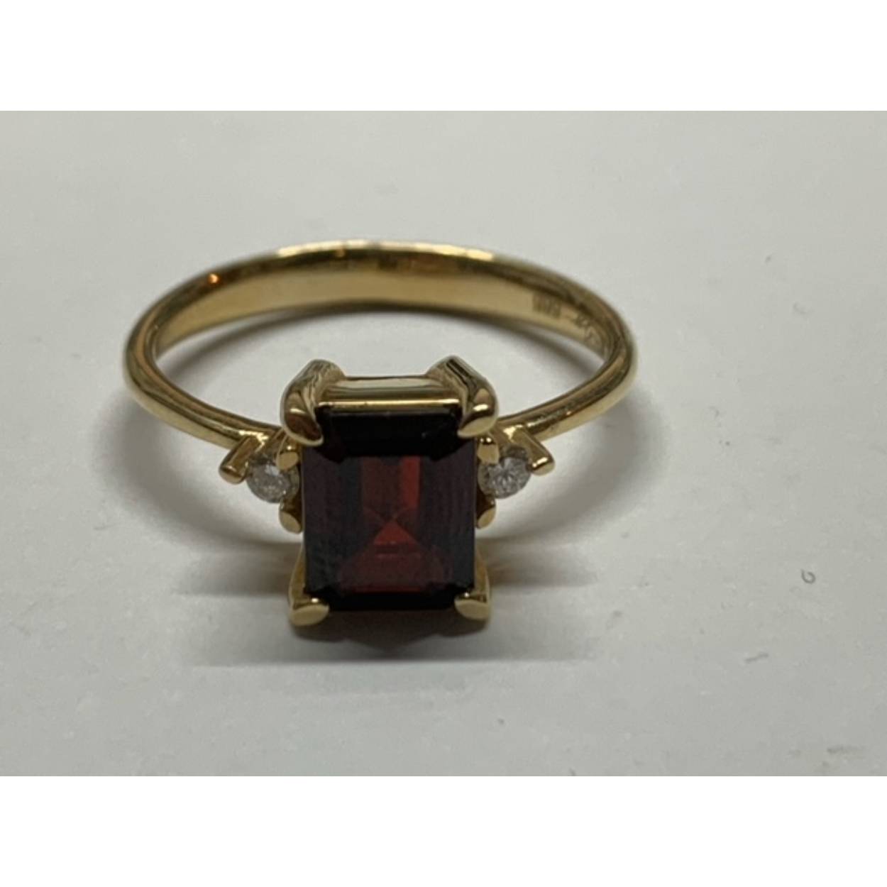 14 Karaat geel gouden granaat ring met diamanten 