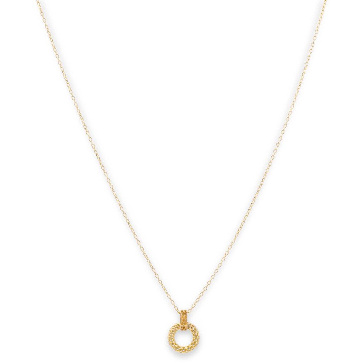 De Monzario, modelnummer 1483-C, is een elegant 14krt. geelgouden collier met een ronde hanger. Dit sieraad is vervaardigd van hoogwaardig goud. Het collier voegt een verfijnde en luxueuze uitstraling toe aan elke outfit en kan het beste worden gedragen als een statement piece bij zowel formele als casual gelegenheden.