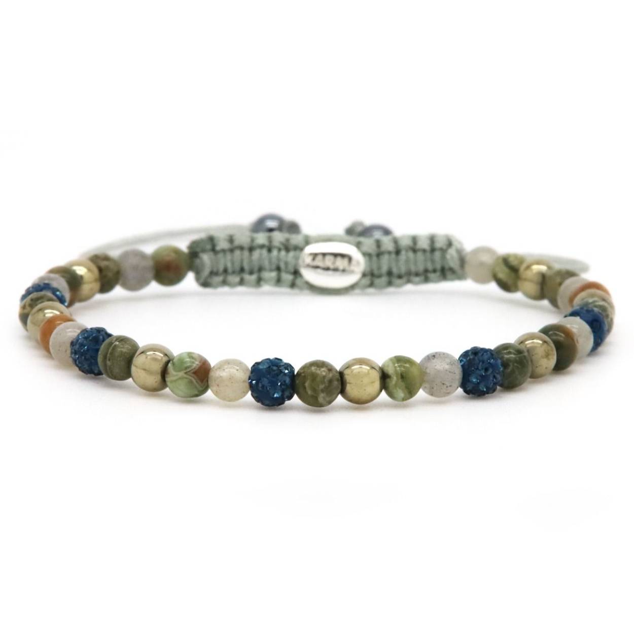 De Karma armband, modelnummer 84526, is een sprankelend juweel met een blauwe kristal, ontworpen als een elegante armband. Perfect om te dragen als opvallend statement of subtiel accessoire bij elke outfit. Combineer het met andere armbanden of draag het solo voor een verfijnde look. Ideaal voor zowel dagelijkse als speciale gelegenheden.