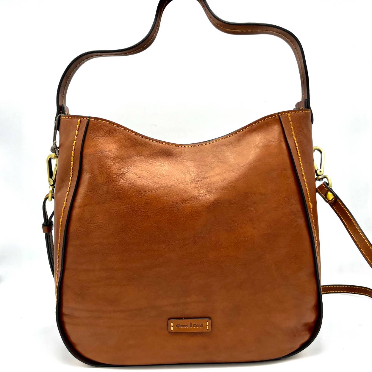 Deze tas heeft een afneembare lange schouderband en een vak met rits op de achterzijde. Ook heeft het drie vakken aan de binnenkant waarvan één met rits.
Deze tas is handgemaakt in het mooie Toscane en plantaardig gelooid. 
Dit betreft een natuur product en kan kleine afwijkingen laten zien.

Afmetingen:
hoogte 30cm x breedte 31cm x diepte 13cm