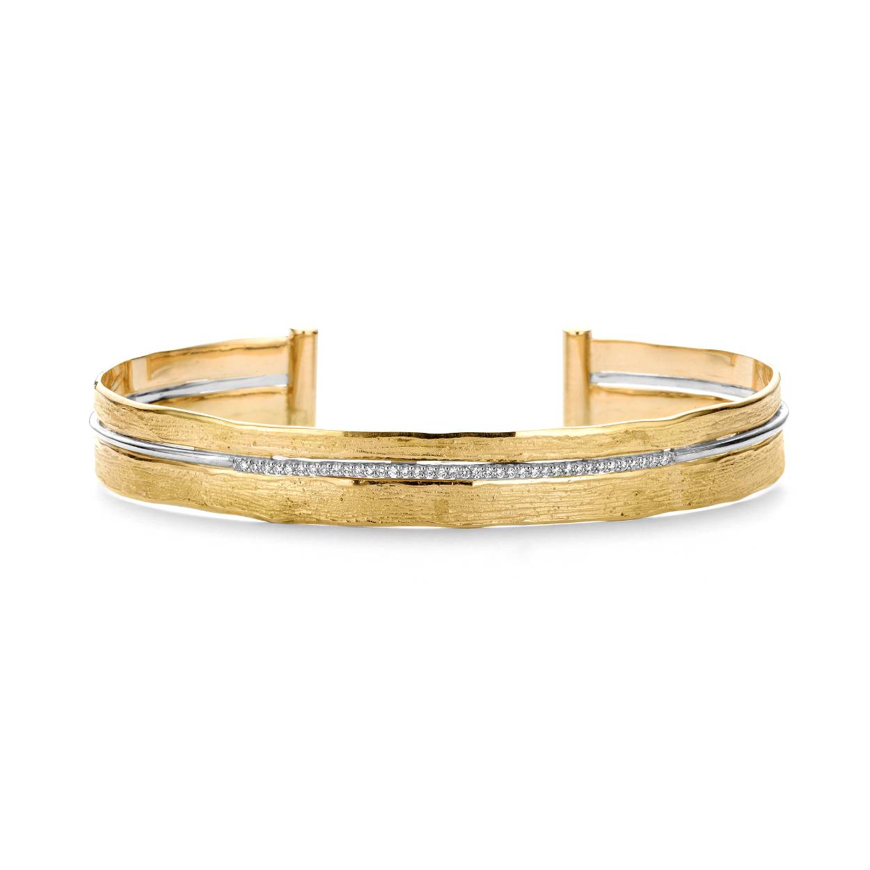 18 kt gouden armband met diamant: 0,23 ct
Open model
Bijhorende ring, hanger en oorbellen ook verkrijgbaar
De prijs kan variëren naargelang de goudprijs