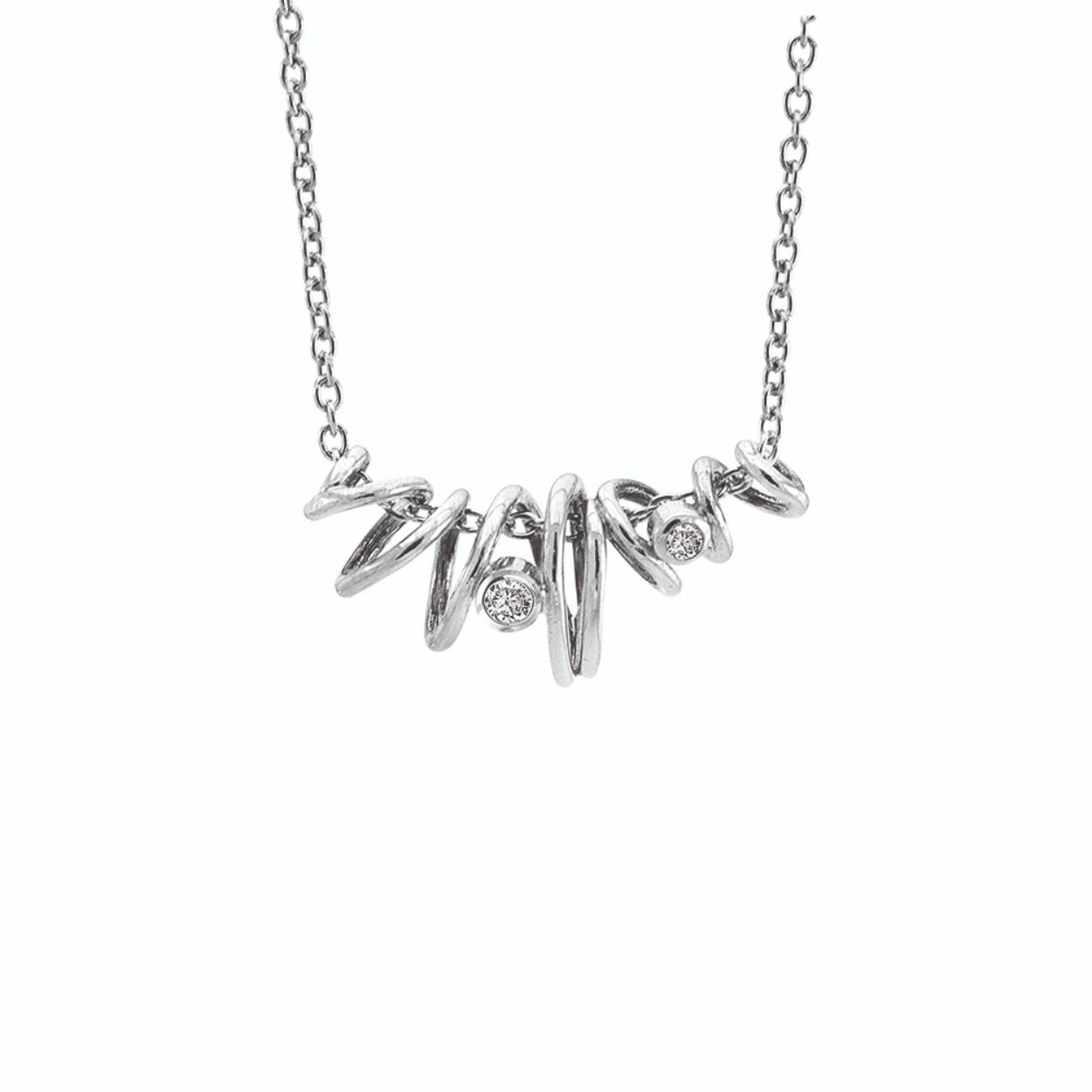 Deze ketting bestaat uit een geoxideerde sterling zilveren halssnoer. De ketting is verstelbaar en te dragen op 42 en 45 cm. De hanger is afgewerkt met twee witte topazen van 2 en 2,5 mm.