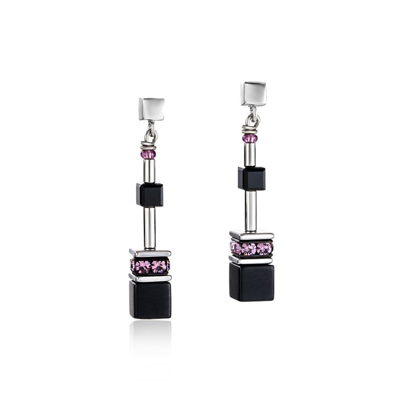 Coeur de Lion oorhangers Zwart/Paars zijn vervaardigd van stalen oorstekers, paarse Swarovski Kristallen en Onyx.
De oorhangers zijn uit te breiden tot een set met een bijpassende armband en collier.