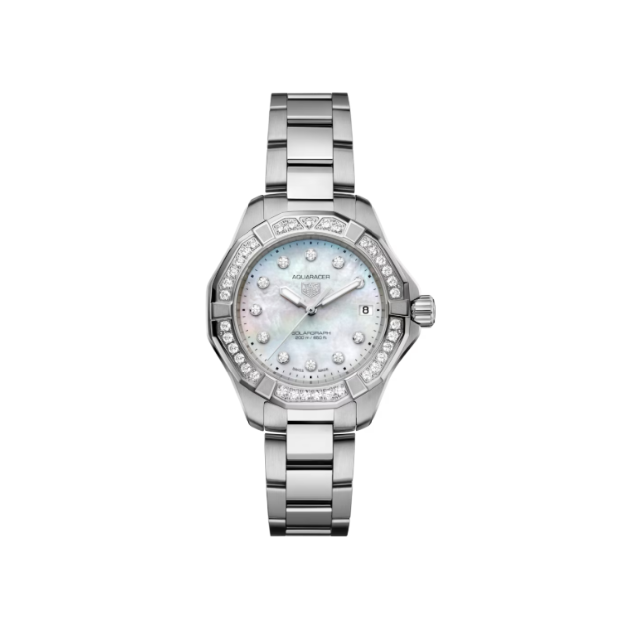 Dit TAG Heuer horloge behoort tot de Aquaracer Professional 200 collectie.
Referentienummer: WBP1314.BA0005

Omarm de allure van het noorderlicht met deze TAG Heuer Aquaracer, uitgerust met een Solargraph uurwerk. Een veelzijdig hulpmiddel dat is ontworpen om de meest uitdagende outdoor-activiteiten te weerstaan en tegelijkertijd elegant is aangepast aan stedelijke slijtage. Het is de beste bondgenoot van elke moderne avonturier.

De parelmoer geborstelde wijzerplaat is versierd met diamanten indexen en gerhodineerde wijzers, gevuld met witte Super-LumiNova® voor optimale leesbaarheid - en een zilverkleurige secondewijzer met Super-LumiNova®. Bijkomend is de besel nog eens prachtig versierd met echte diamanten.

Gehuisvest in een stalen kast van 34 mm en beveiligd met een gepolijste stalen band, kan hij de zwaarste avonturen doorstaan.

De gepolijste, fijngeborstelde stalen armband is voorzien van een stalen vouwsluiting met dubbele veiligheidsdrukknoppen, die betrouwbaarheid tijdens al uw reizen garanderen.

Uw TAG Heuer is 24 maanden na aankoop beschermd onder fabricagegarantie. Door het horloge te registreren op MyTAGHeuer kunt u deze garantieperiode met nog eens 3 extra jaar verlengen!
