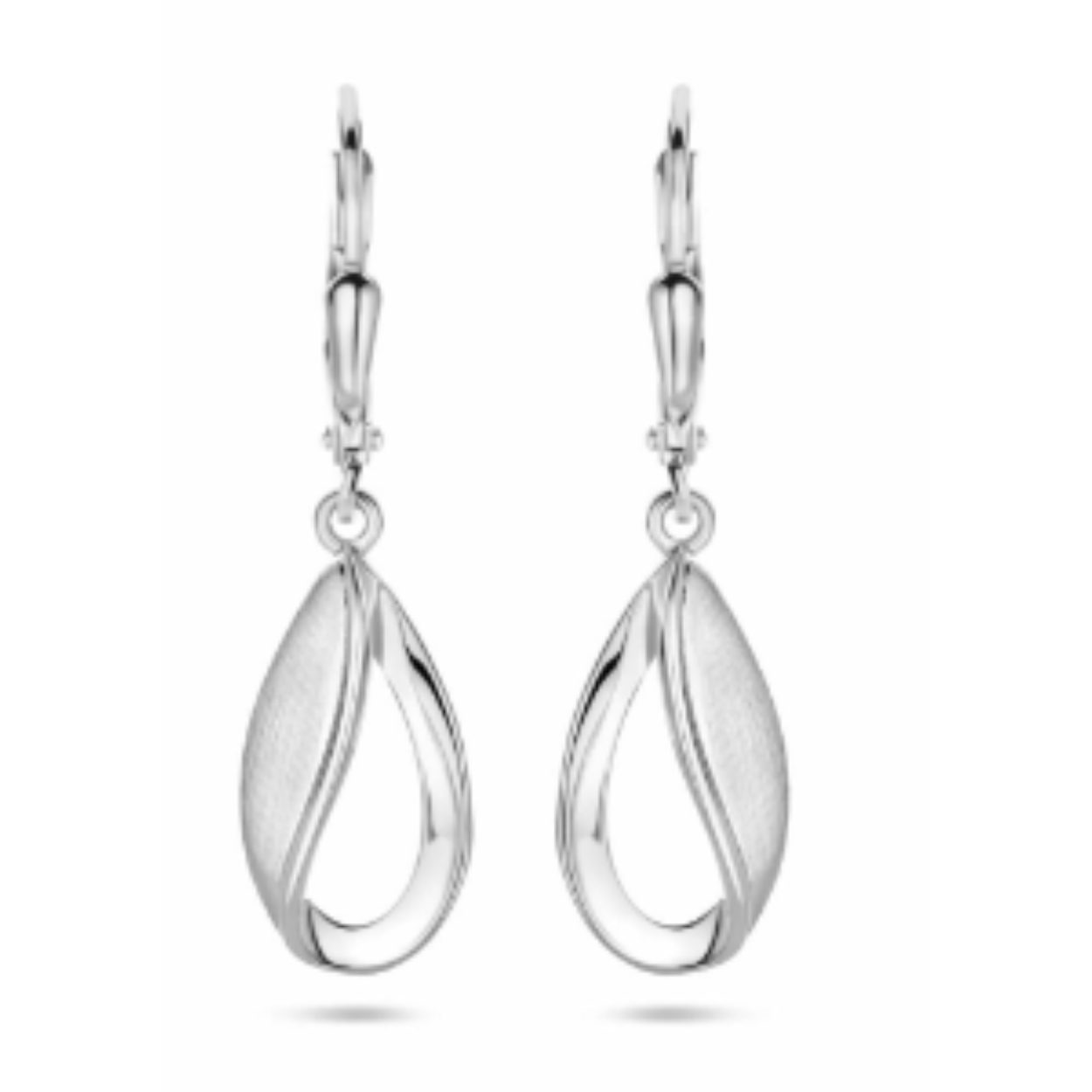 Gerhodineerd zilveren oorhangers. De oorhangers hebben een totale hoogte van 33mm.