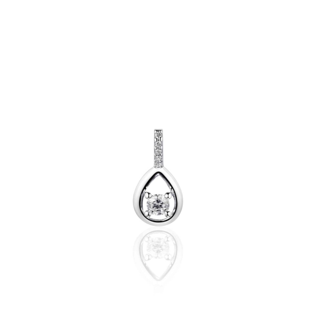 Zilveren hanger in de vorm van een bloemblad wat is gebaseerd op de iconische Infinitois bloem. Met 5 briljant geslepen zirkonia's boven het blad en binnenin het bloemblaadje 1 zirkonia.

Leuk om te combineren met de bijpassende ring I04R002 en/of 
oorstekers I04E002.