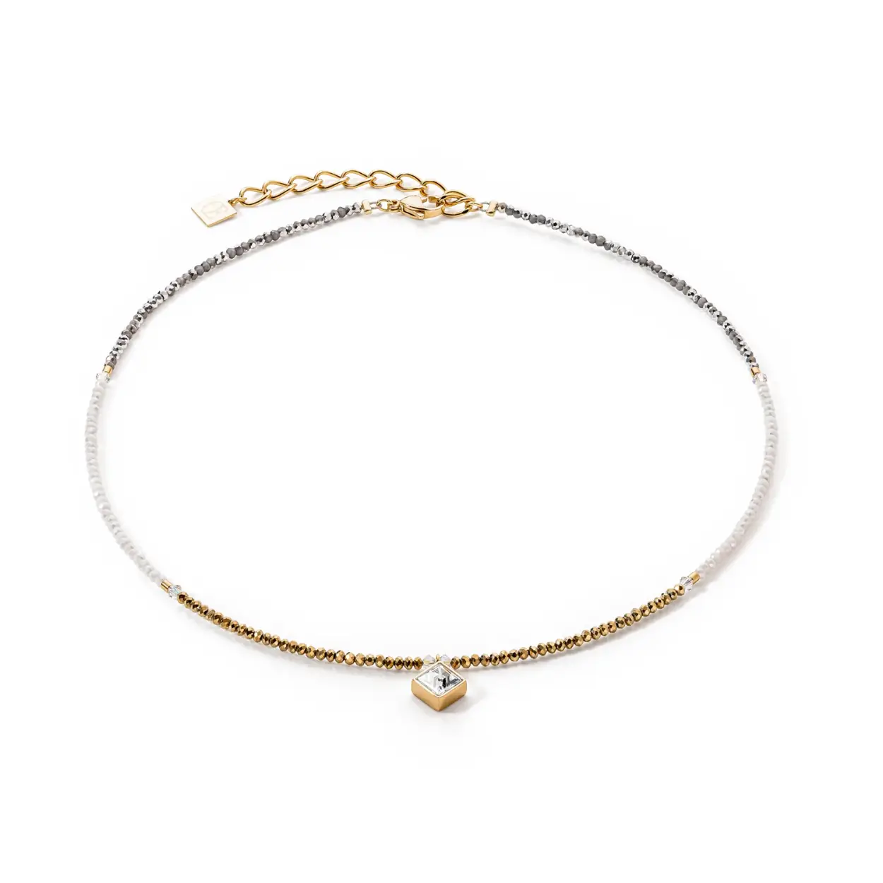 Coeur de Lion collier vervaardigd met geslepen glaskralen en een Swarovski kristallen hanger. De lengte is 42cm met een extra 6cm extensie