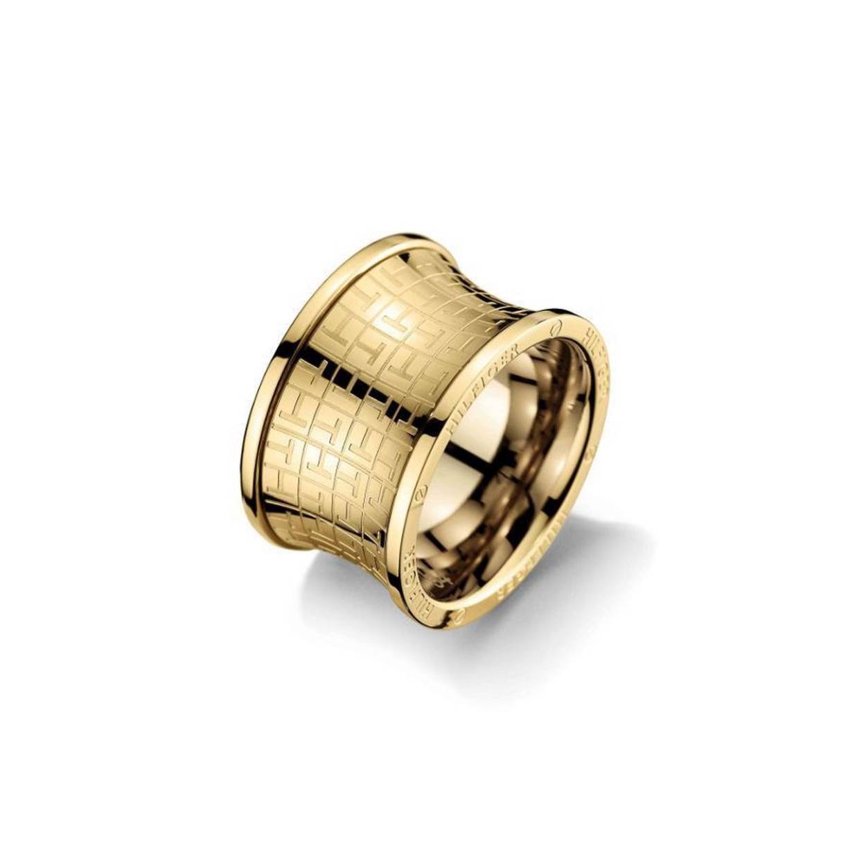 Goldplated stalen ring van het merk Tommy Hilfiger. Deze brede ring heeft de letter T op een speelse manier ingegraveerd