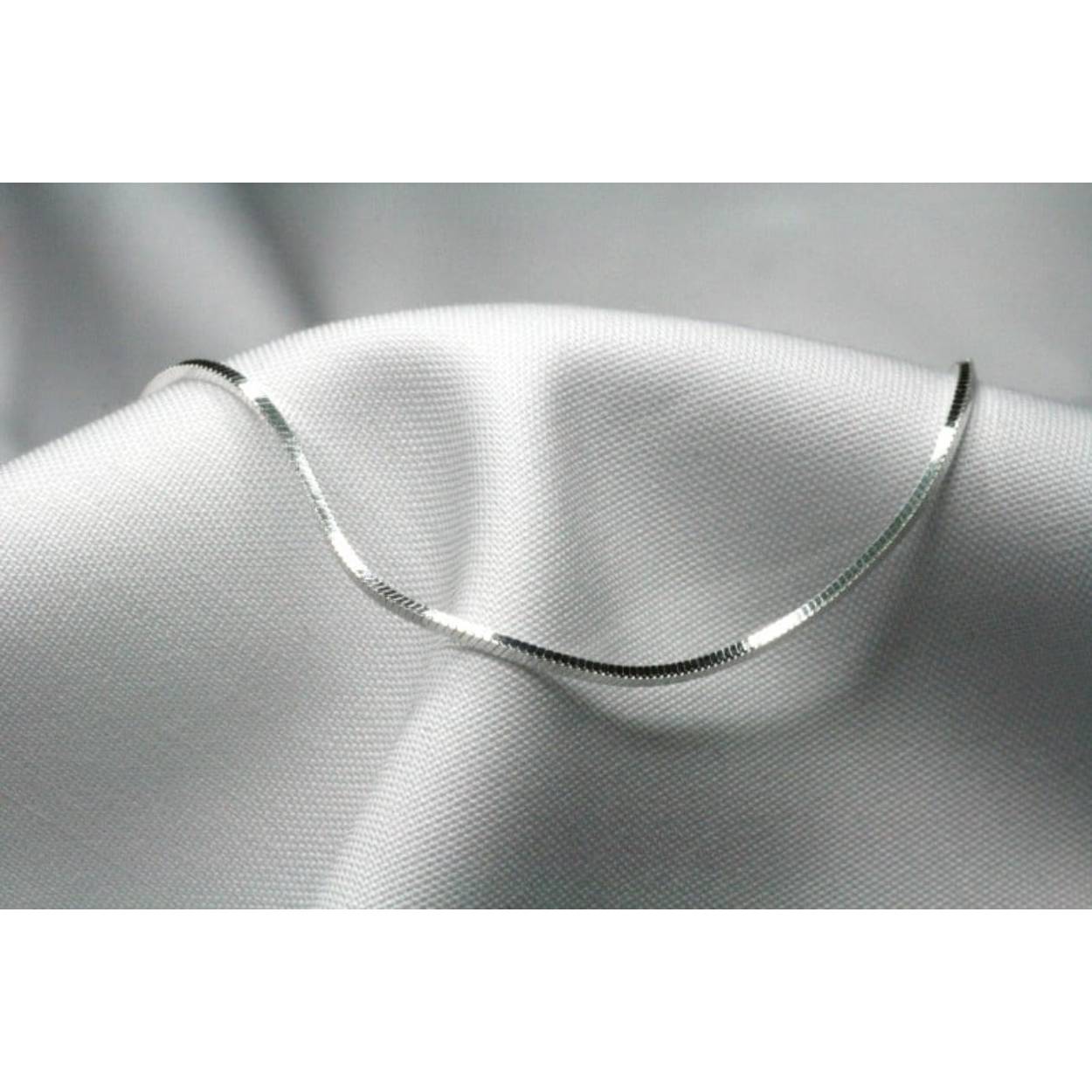 18k witgoud vierkant slang collier op 42 cm lengte