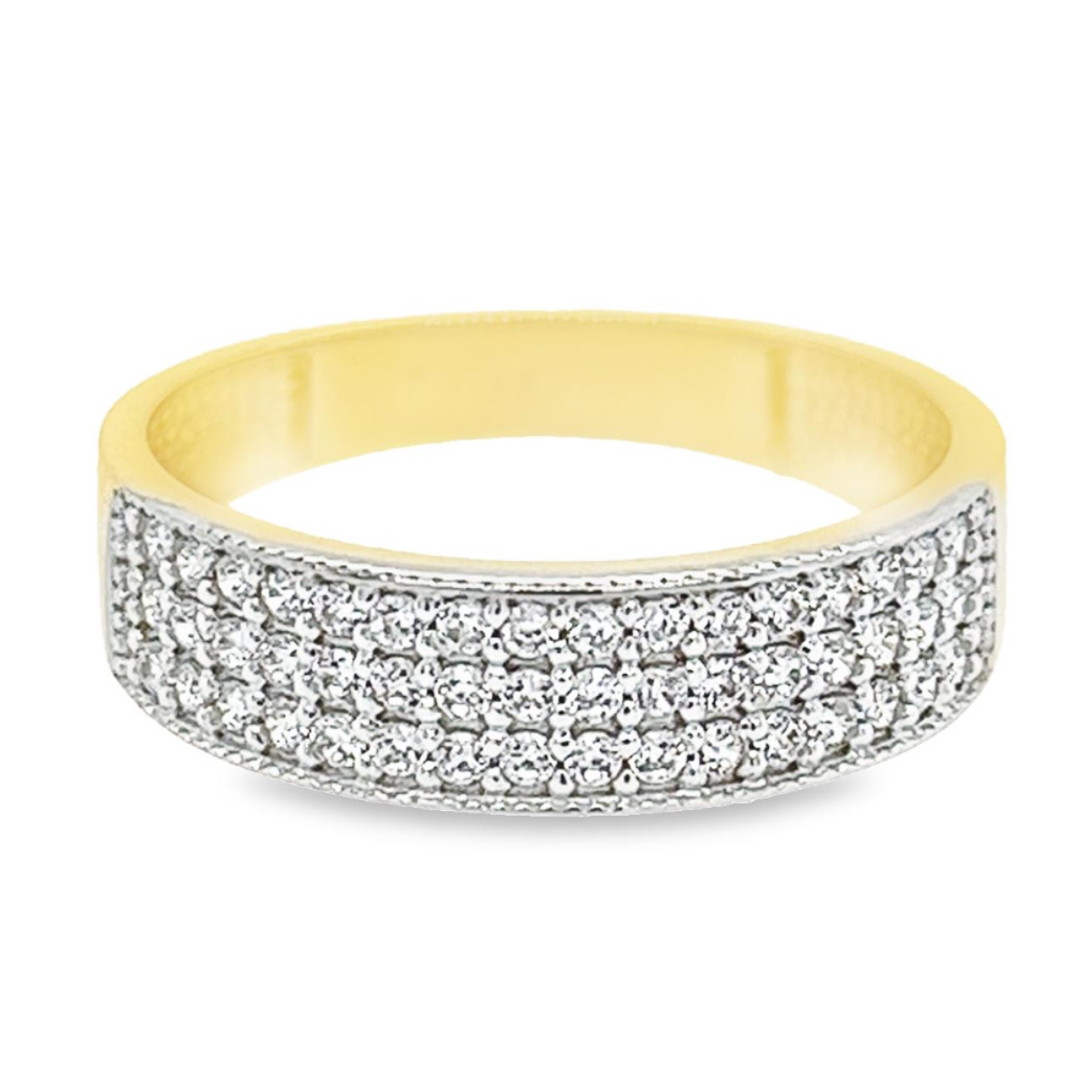 Deze geel gouden ring is werkelijk schitterend, dit komt natuurlijk door de drie rijen met briljant geslepen zirkonia stenen. De zetpootjes, waarin de zirkonia stenen gezet zijn, zijn witgoud van kleur, hierdoor is de schittering van de zirkonia stenen ook mooi wit van kleur.