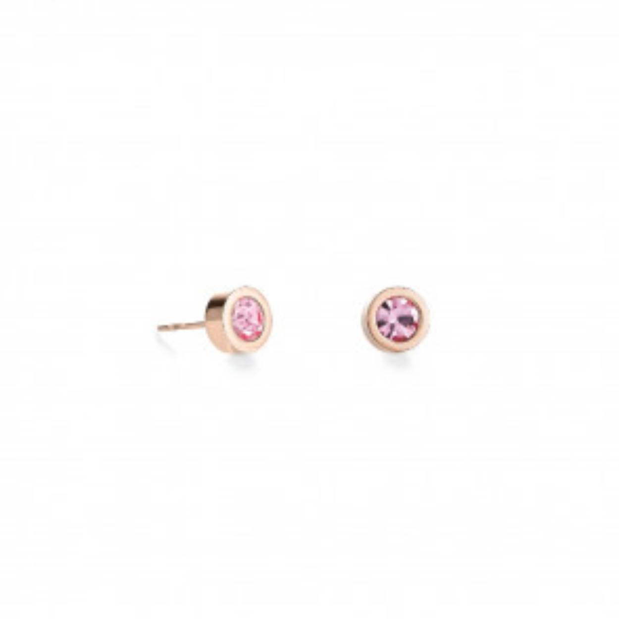 Edelstalen oorstekers uit de collectie van Coeur de Lion uitgevoerd in edelstaal met een roségouden plating en gezet met lichtroze Swarovski kristallen.