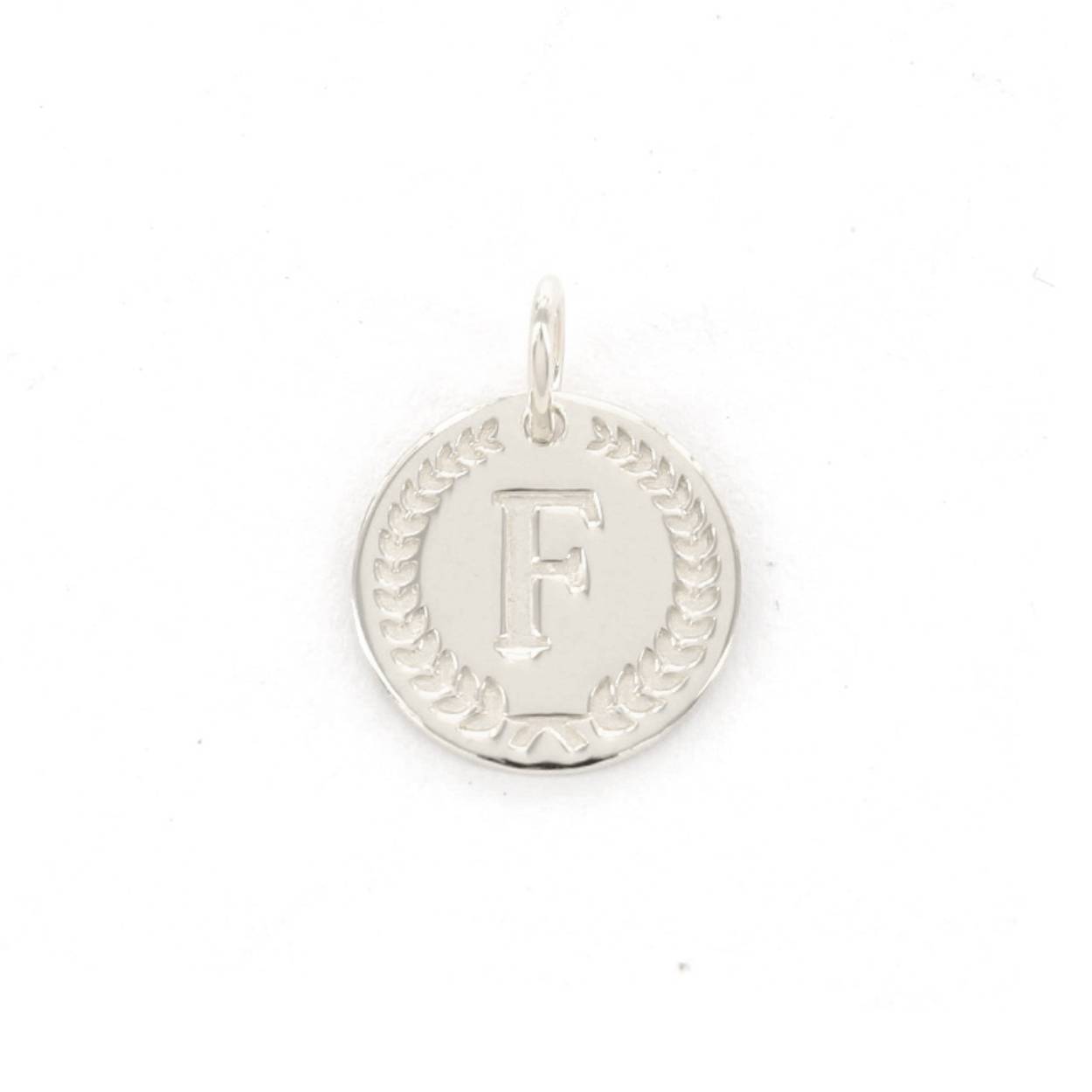 Voor deze hanger heb je een Imotionals ketting nodig. Imotionals kettingen hebben een klein oogje dat door de hanger past.

De collectie hangers en bedels van Imotionals bestaan uit initialen en symbolen. Kies je collier en bedel(s) naar keuze en creëer zo je gepersonaliseerde Necklace.  Je schuif de bedel aan het collier, de lengte kun je zelf bepalen, en hoe leuk is is om 2 of 3 lengtes samen te dragen. Creëer your own Necklace Party.

Imotionals is een zilveren sieradenlijn bestaande uit dunne colliers en hangertjes, het laatste in de vorm van initialen en symbolen. waarmee je door middel van colliers, initialen en symbolen expressie geeft aan jou gevoelens of gedachten.

Een letter sieraad zorgt ervoor dat je jouw look een persoonlijke touch kan geven. Kies voor je eigen letter of de letter van je beste vriendin, vriend, moeder of iemand anders die je dierbaar is. Je kunt er zelfs een hele naam aan hangen, met bijvoorbeeld een hartje of sterretje symbool voor extra betekenis. Ook mega leuk om te geven als cadeautje. Get it before it's gone!