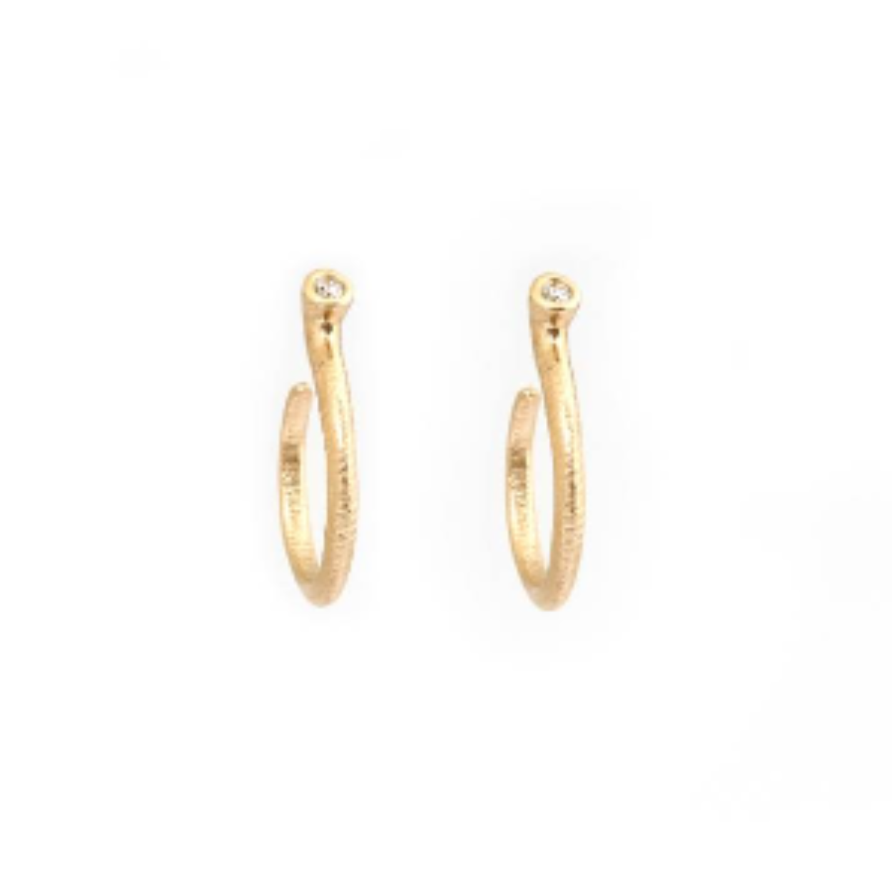 Deze prachtige creolen zijn tevens te gebruiken om samen met drops te combineren, dit zijn aanhangers gemaakt van edelstenen met een gouden oog in diversen kleuren leverbaar. 