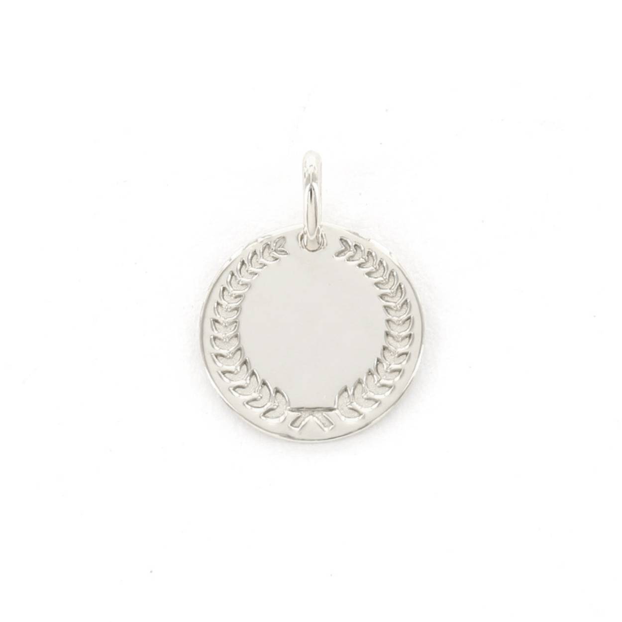 Voor deze hanger heb je een Imotionals ketting nodig. Imotionals kettingen hebben een klein oogje dat door de hanger past.

De collectie hangers en bedels van Imotionals bestaan uit initialen en symbolen. Kies je collier en bedel(s) naar keuze en creëer zo je gepersonaliseerde Necklace.  Je schuif de bedel aan het collier, de lengte kun je zelf bepalen, en hoe leuk is is om 2 of 3 lengtes samen te dragen. Creëer your own Necklace Party.

Imotionals is een zilveren sieradenlijn bestaande uit dunne colliers en hangertjes, het laatste in de vorm van initialen en symbolen. waarmee je door middel van colliers, initialen en symbolen expressie geeft aan jou gevoelens of gedachten.

Een letter sieraad zorgt ervoor dat je jouw look een persoonlijke touch kan geven. Kies voor je eigen letter of de letter van je beste vriendin, vriend, moeder of iemand anders die je dierbaar is. Je kunt er zelfs een hele naam aan hangen, met bijvoorbeeld een hartje of sterretje symbool voor extra betekenis. Ook mega leuk om te geven als cadeautje. Get it before it's gone!