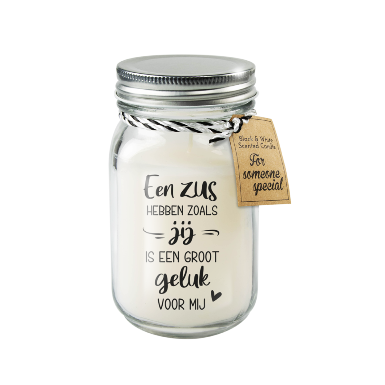 Deze black and white scented candle met tekst Zus is verkrijgbaar in een mooie glazen pot, bevat 340 gram kaarsvet en heeft hierdoor ongeveer 80 branduren. Deze zwart witte geurkaarsen (vanille) zijn te bestellen per 3. Bestel het complete display en haal het hele assortiment in huis.