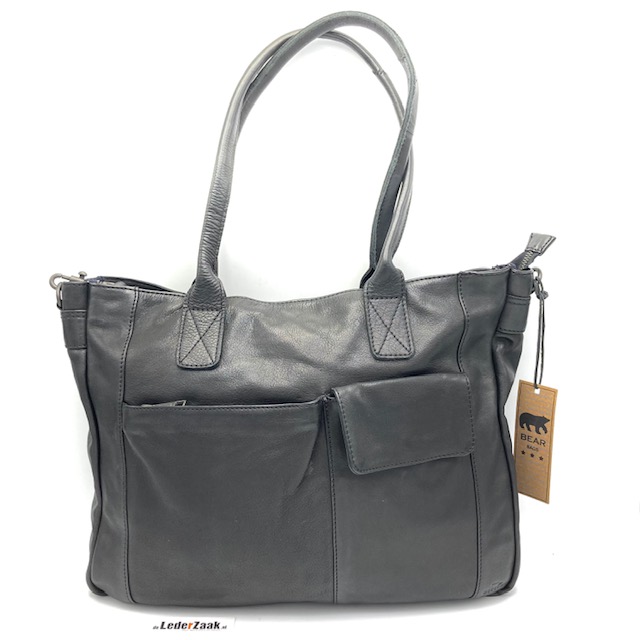 Shopper of werktas? U mag het zeggen een ding is zeker u mag gezien worden met deze tas. Tas is voorzien van afneembare lange draagriem, achterrits, toprits en twee 									
voorvakken met rits. 
Binnenkant is voorzien van laptopvak en een rits vak.						
Laptop max 15 inch. 
Afmeting: 30 x 40 x 11 cm