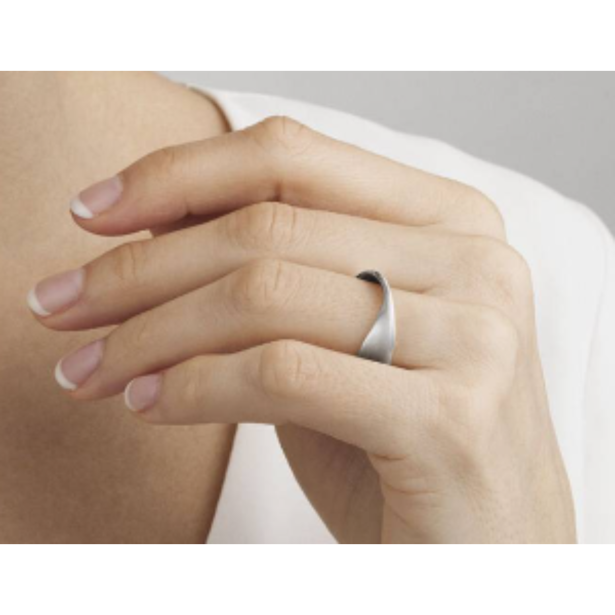 GEORG JENSEN MOEBIUS RING ZILVER MT52 200003E11