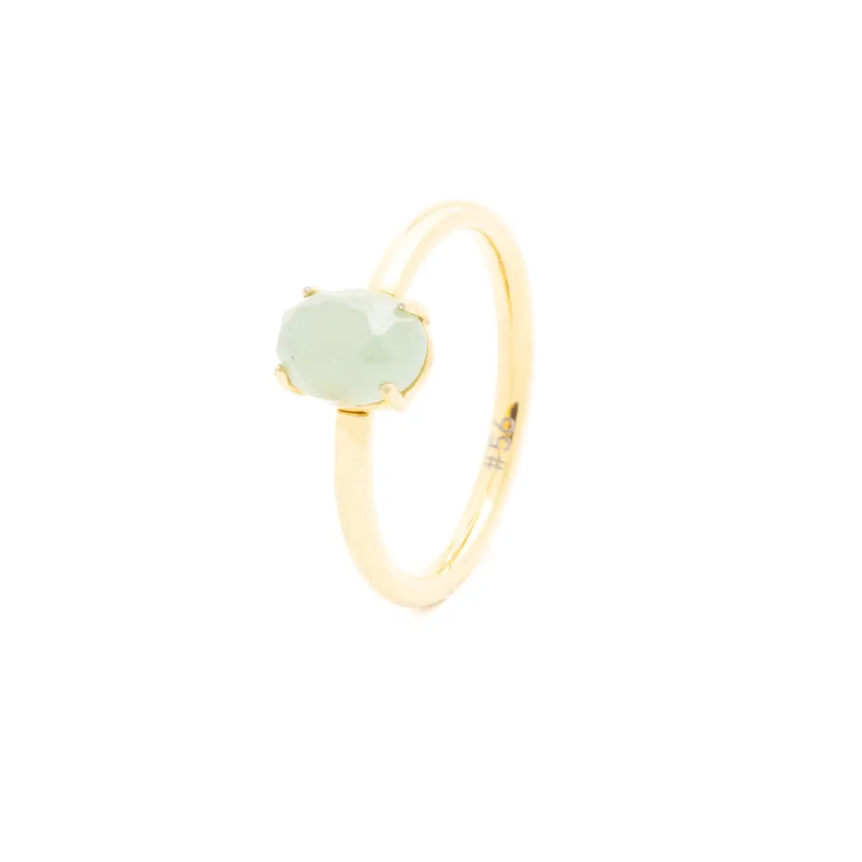 De Delphi Jade ring is afgewerkt met een prachtige Jade steen. Deze fijne ring van 2 mm heeft een comfortabele pasvorm aan de binnenkant en is verkrijgbaar in alle zelfs EU-maten van 48 t/m 62. De Jade steen is prachtig gefacetteerd en je kunt meerdere Delphi ringen met elkaar combineren om je eigen kleurencombinatie te creëren!

Alle Didyma sieraden zijn gemaakt van 316L roestvrij staal in combinatie met prachtig natuursteen. We kiezen voor dit materiaal omdat het zeer duurzaam, licht van gewicht en hypoallergeen is. De kleur zal na verloop van tijd niet vervagen als je er voorzichtig mee omgaat!

Witte jade is een prachtige witte steen die vaak wordt gebruikt in sieraden en voor spirituele doeleinden. Hier is de betekenis ervan in drie eenvoudige opsommingstekens:

1. Zuiverheid en vrede: witte jade wordt vaak geassocieerd met zuiverheid en sereniteit. De gladde, bleke kleur symboliseert reinheid en kalmte.

2. Bescherming: veel mensen geloven dat witte jade kan beschermen tegen negatieve energie en fysieke genezing kan brengen. Men denkt dat het een rustgevend effect heeft op lichaam en geest.

3. Focus: de steen wordt ook gezien als symbool van wijsheid en focus. Sommigen geloven dat het helpt bij het nemen van beslissingen door helder denken en inzicht aan te moedigen.

Delphi is de naam van een oude stad in Griekenland die van groot religieus en cultureel belang was. Gelegen op de hellingen van de berg Parnassus, was Delphi de thuisbasis van het Orakel van Apollo, een gerespecteerde priesteres waarvan werd aangenomen dat ze communiceerde met de goden en profetische begeleiding bood aan bezoekers. De site van Delphi was ook gastheer van de Pythische Spelen, een grote atletische en muzikale wedstrijd die om de vier jaar wordt gehouden ter ere van Apollo.