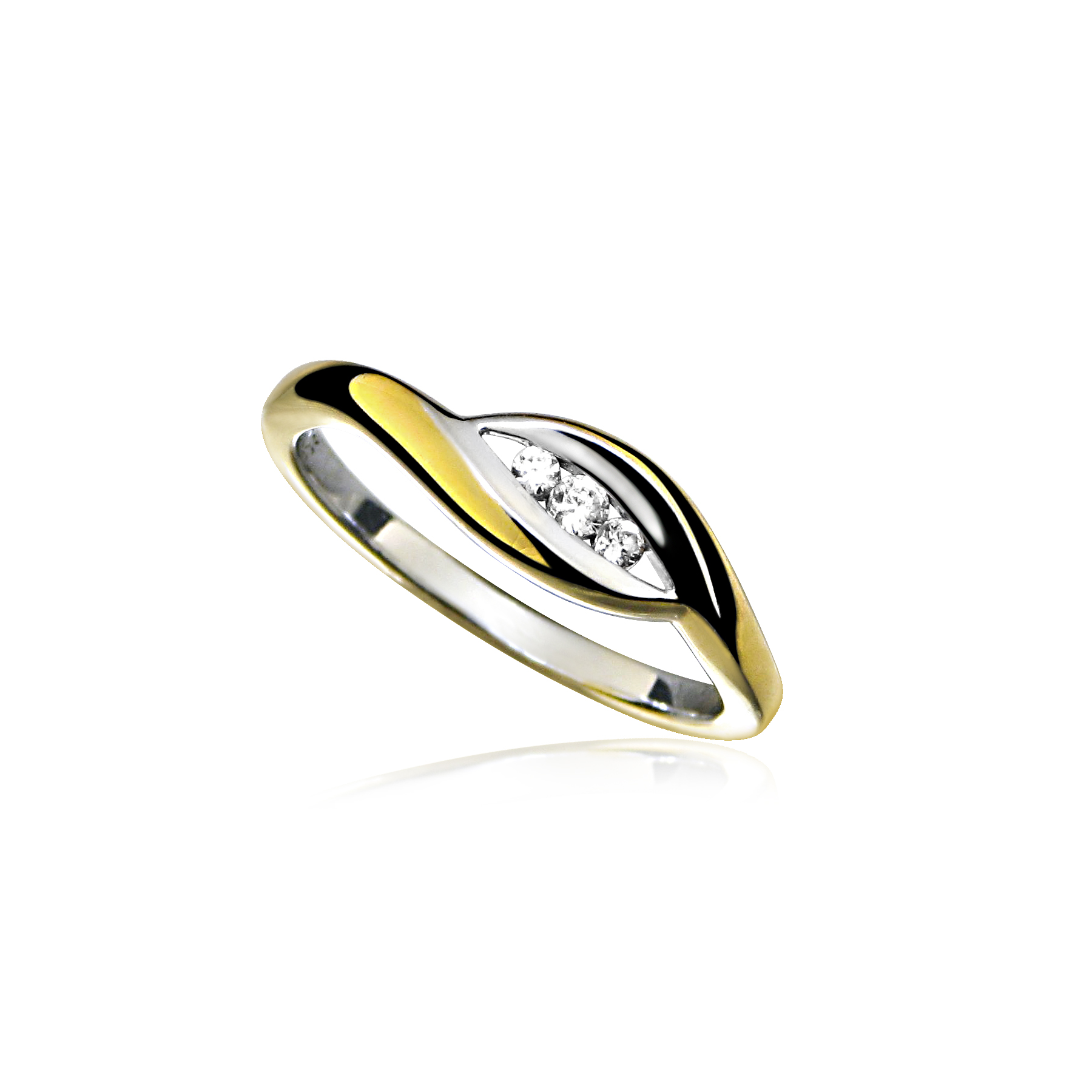 Deze 925 zilveren ring is werkelijk schitterend. De ring heeft een sierlijke uitstraling. De briljant geslepen zirkonia stenen zorgen voor de nodige schittering. De ring is volledig glad gepolijst en gedeeltelijk goud verguld. Dit sieraad is onderdeel van een onwijs leuk setje van een ring, hanger en oorsieraden.

Set productnummers:
Ring: R013
Hanger: H013
Oorsieraad: O013