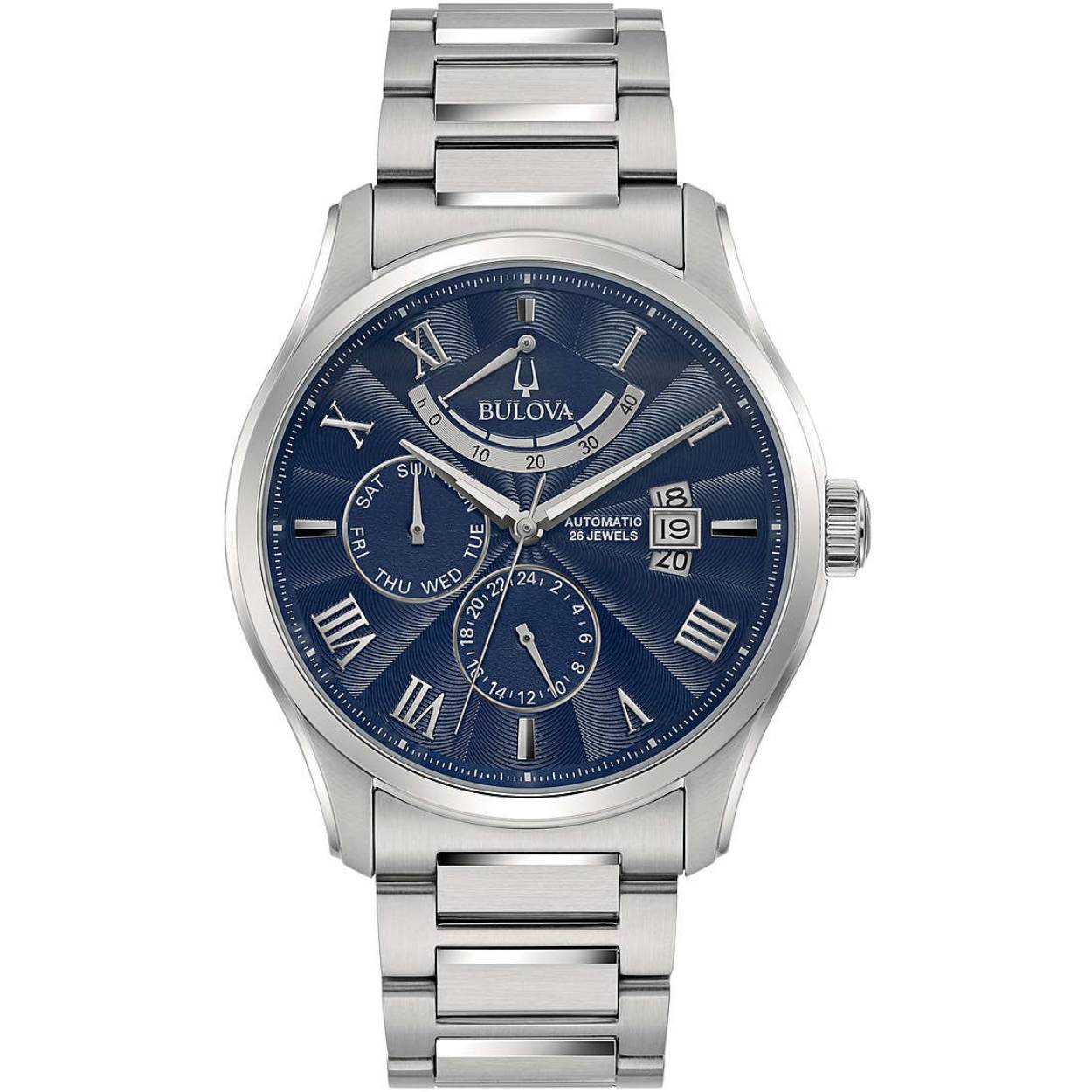 Dit Bulova horloge heeft een kast met een diameter van 43mm en is voorzien van een band. In de kast bevindt zich een kwaliteitsuurwerk en is afgewerkt met saffierglas.

Het horloge is 3ATM. Dit betekent dat het horloge spatwaterdicht is. Verder wordt het horloge geleverd met 2 jaar wereldwijde garantie.