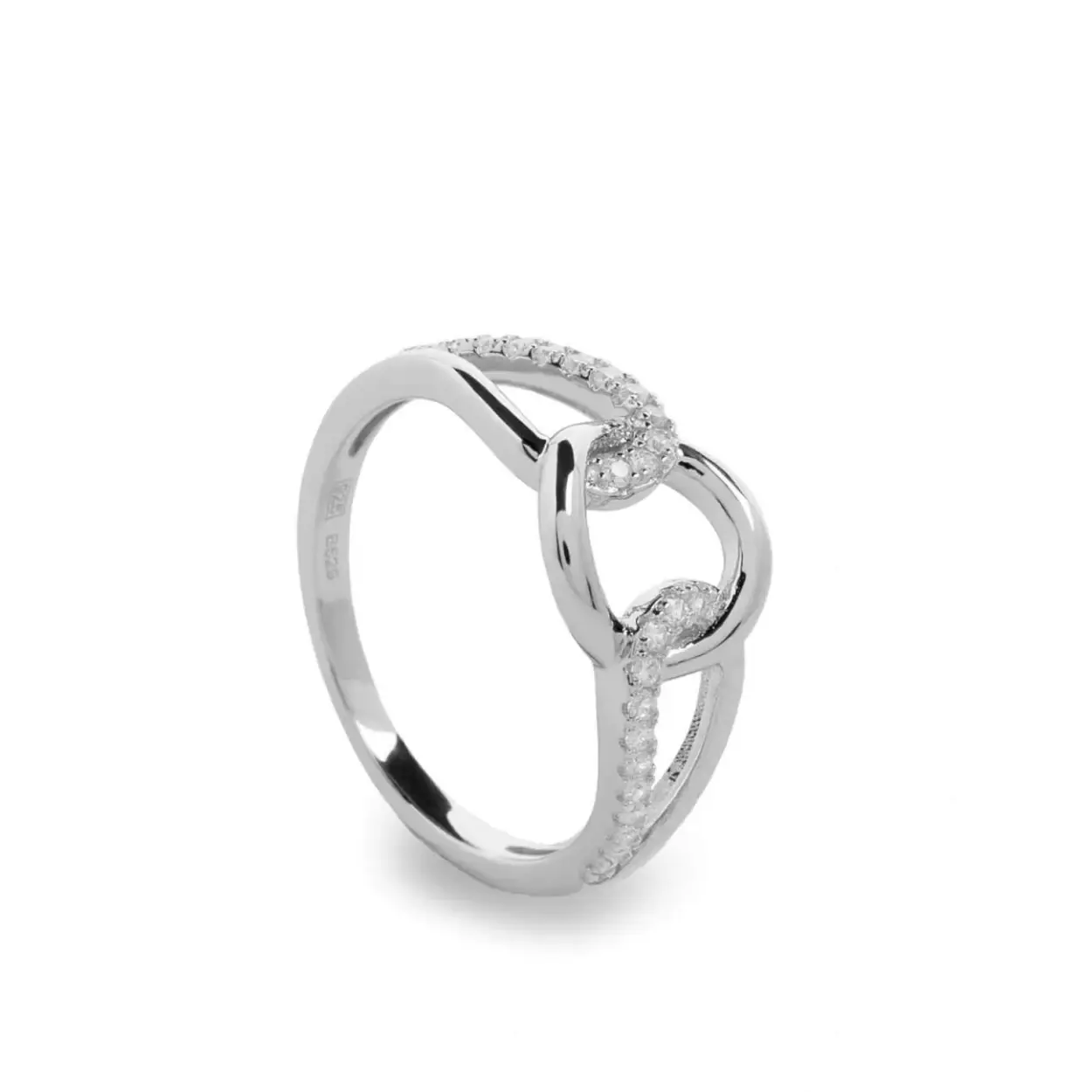 Zilveren ringen met een glad centraal ringontwerp met twee ringen aan de zijkanten met witte zirkonia.