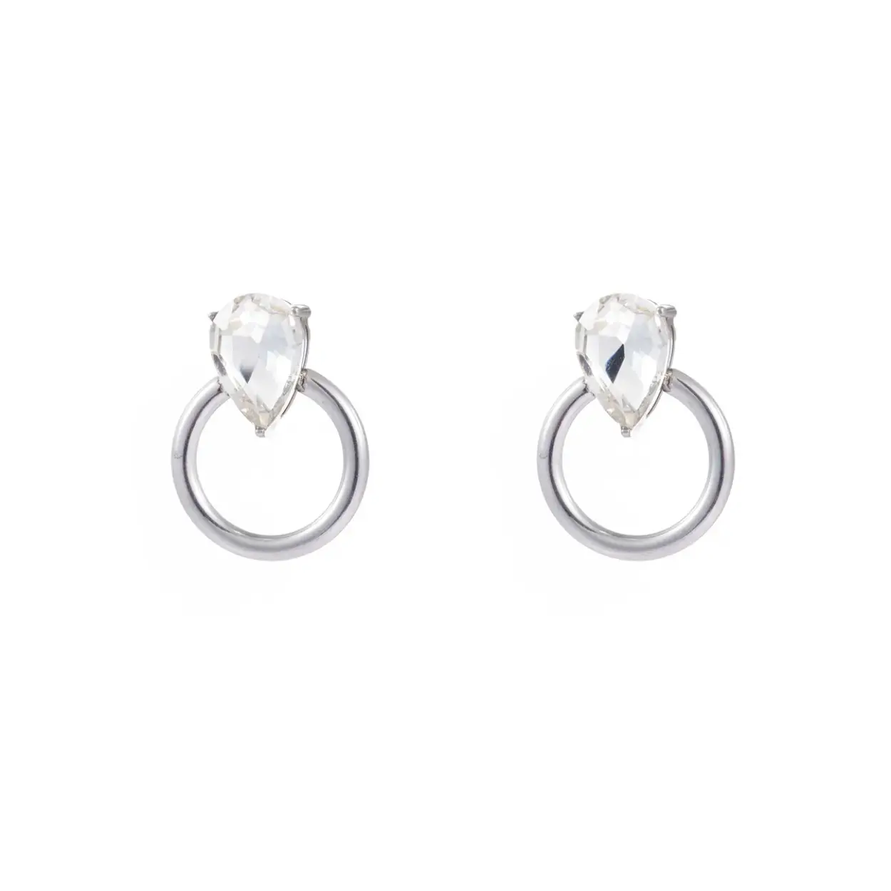 Van grote statement oorbellen tot klassieke oorringetjes of – knopjes - in onze collectie komen oorbellen in alle soorten en maten terug, maar steeds van mooie kwaliteit en in lijn met de laatste nieuwe trends.

Big Stone earring - RH + crystal