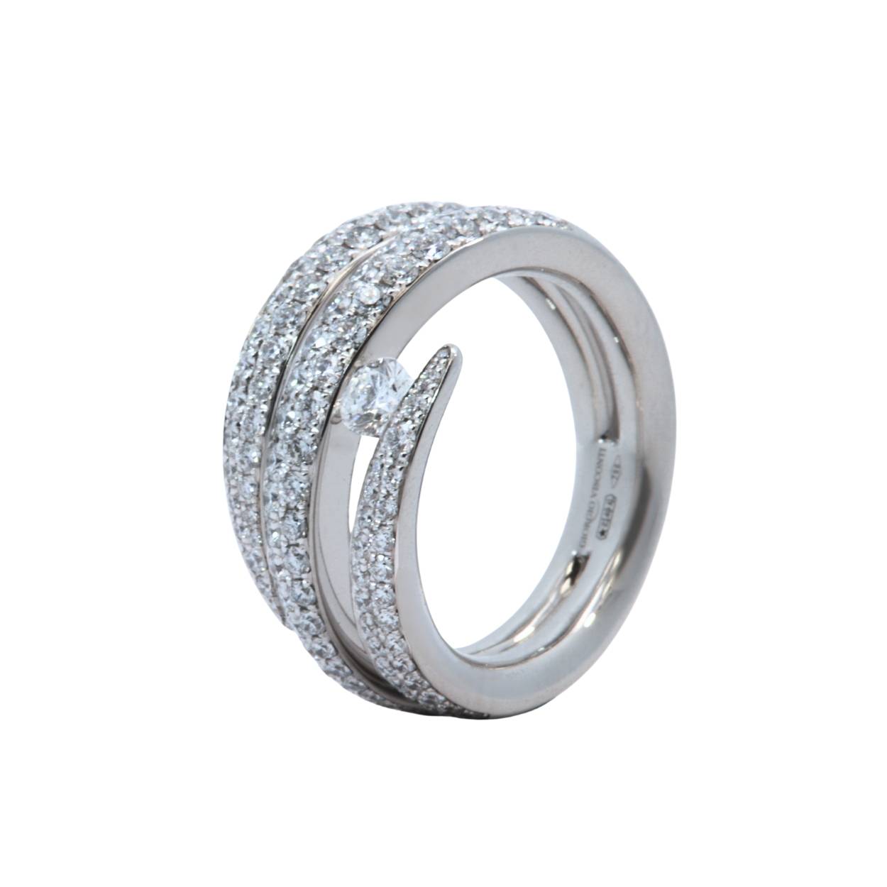 Witgouden ring in spiraalvorm met een centrale diamant van 0.18ct en zijdiamanten van 1.15ct