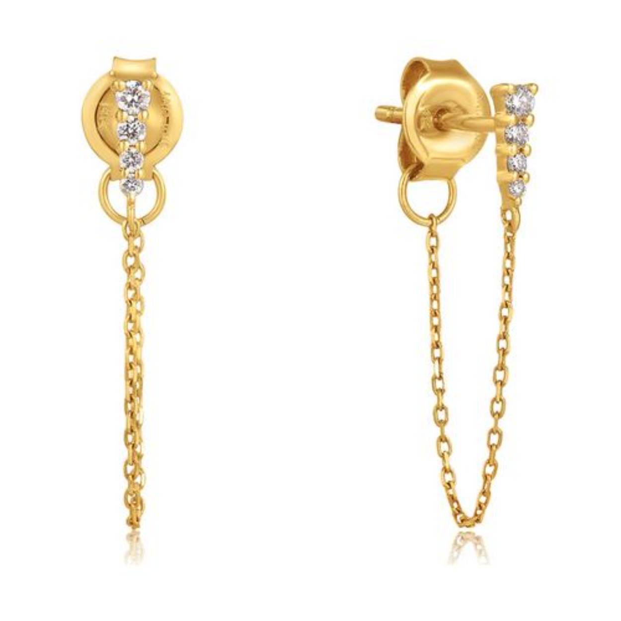Onze nieuwe favoriete manier om studs te dragen! Kies voor deze studs met trendy kettingdetail om je look compleet te maken. Gemaakt van hoogwaardig 14kt goud en met prachtige diamanten. Perfect voor een subtiele maar trendy look en ideaal voor het creëren van een earparty.

HET MERK
Ania Haie staat bekend als fashion-forward sieradenmerk en heeft een toonaangevende naam opgebouwd. Een uitstekend moment om het merk verder uit te bouwen met een 14kt massief gouden collectie: Ania Haie 14kt Gold! In lijn met Ania Haie’s streven om een duurzamer merk te worden, is de 14kt gouden collectie gemaakt van 100% gerecycled 14kt goud en bevat conflictvrije en volledig traceerbare natuurlijke diamanten en echte edelstenen, zoals witte saffieren, opalen en turquoise.

SPECIFICATIES
- 14kt Gold Natural Diamond Drop Chain Stud Earrings
- Oorknoppen
- 14kt goud
- 43mm
- AH EAU001-17YG