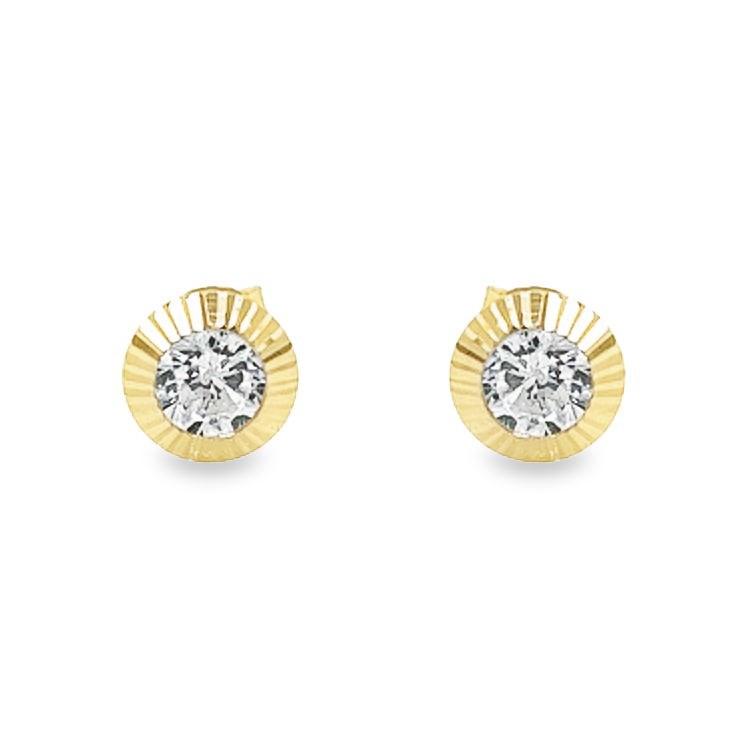 Deze geel gouden oorstekers hebben een ronde zetkast welke op bijzondere wijze is bewerkt. Het steentje is een zirkonia steen. geel gouden oorstekers met een zirkonia steen zijn altijd een goede keuze!