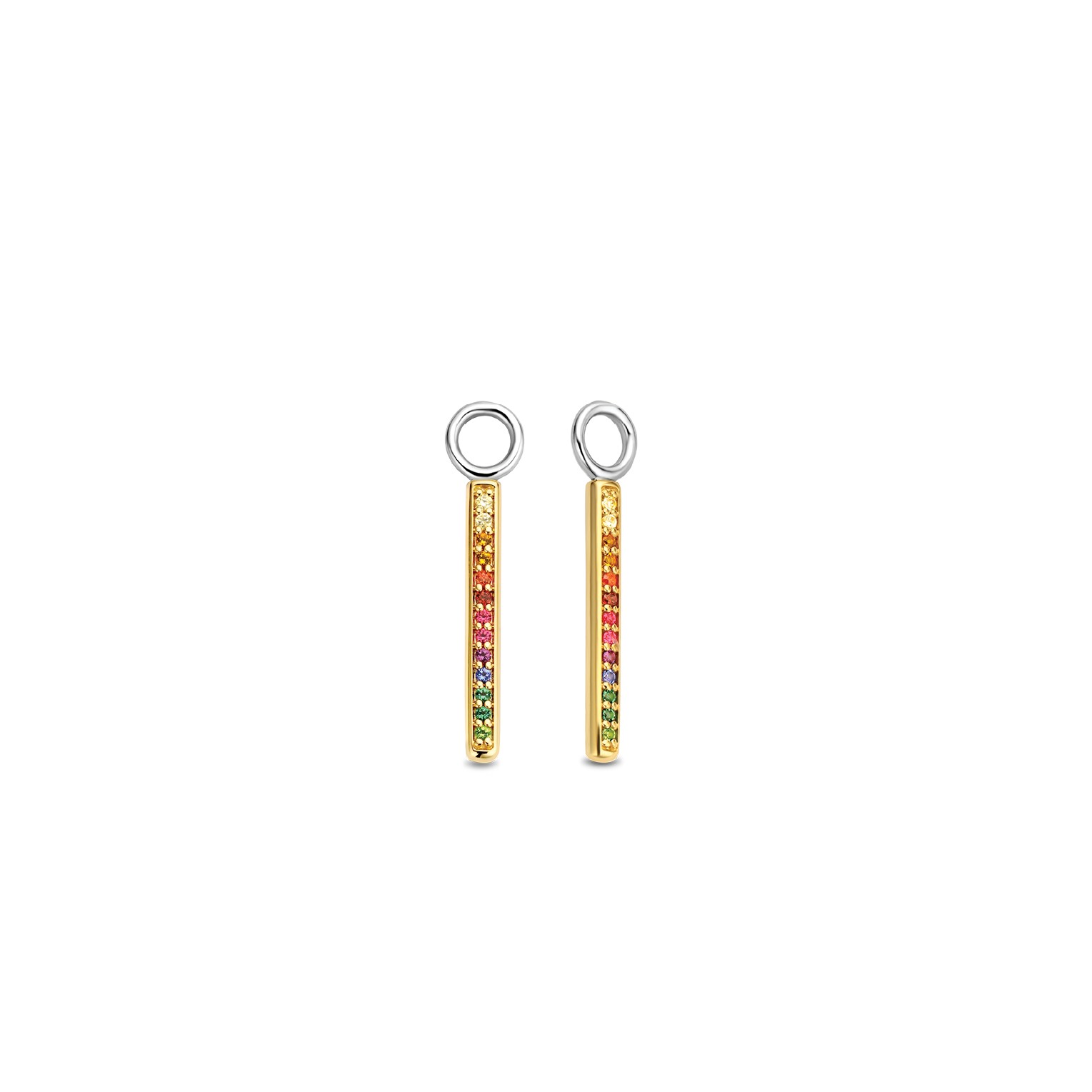 Deze zilveren oorbedels 9221MC van TI SENTO - Milano x Danie Bles zijn verguld met een gold plated laag en hebben een rij kleurrijke zirkonia stenen. Haar ware schoonheid schittert als ze het zonlicht raakt. Zie haar kleuren dansen in de zon. Clip haar aan je favoriete oorbellen en Mix & Match om je eigen persoonlijke look te creëren.