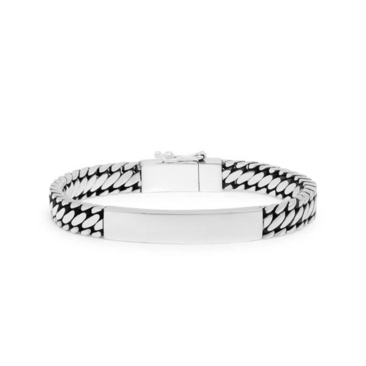 Deze armband van het merk Silk behoort tot de Bold collectie.

Ontdek de nieuwste toevoeging aan de populaire Bold-collectie: de 748 Bold armband van SILK. Deze stoere armband, vervaardigd van hoogwaardig 925 sterling zilver, kenmerkt zich door een prachtige in elkaar geweven structuur die elegant rond de pols valt. Wat deze armband extra bijzonder maakt, is de mogelijkheid tot graveren, waardoor je een persoonlijk tintje kunt toevoegen aan dit stijlvolle sieraad. De 748 Bold armband is ontworpen met aandacht voor detail en wordt geleverd in een luxe geschenkverpakking, waardoor het niet alleen een prachtig sieraad is maar ook een perfect cadeau voor bijzondere gelegenheden.

Neem voor de mogelijkheden voor een gravure contact met ons op.